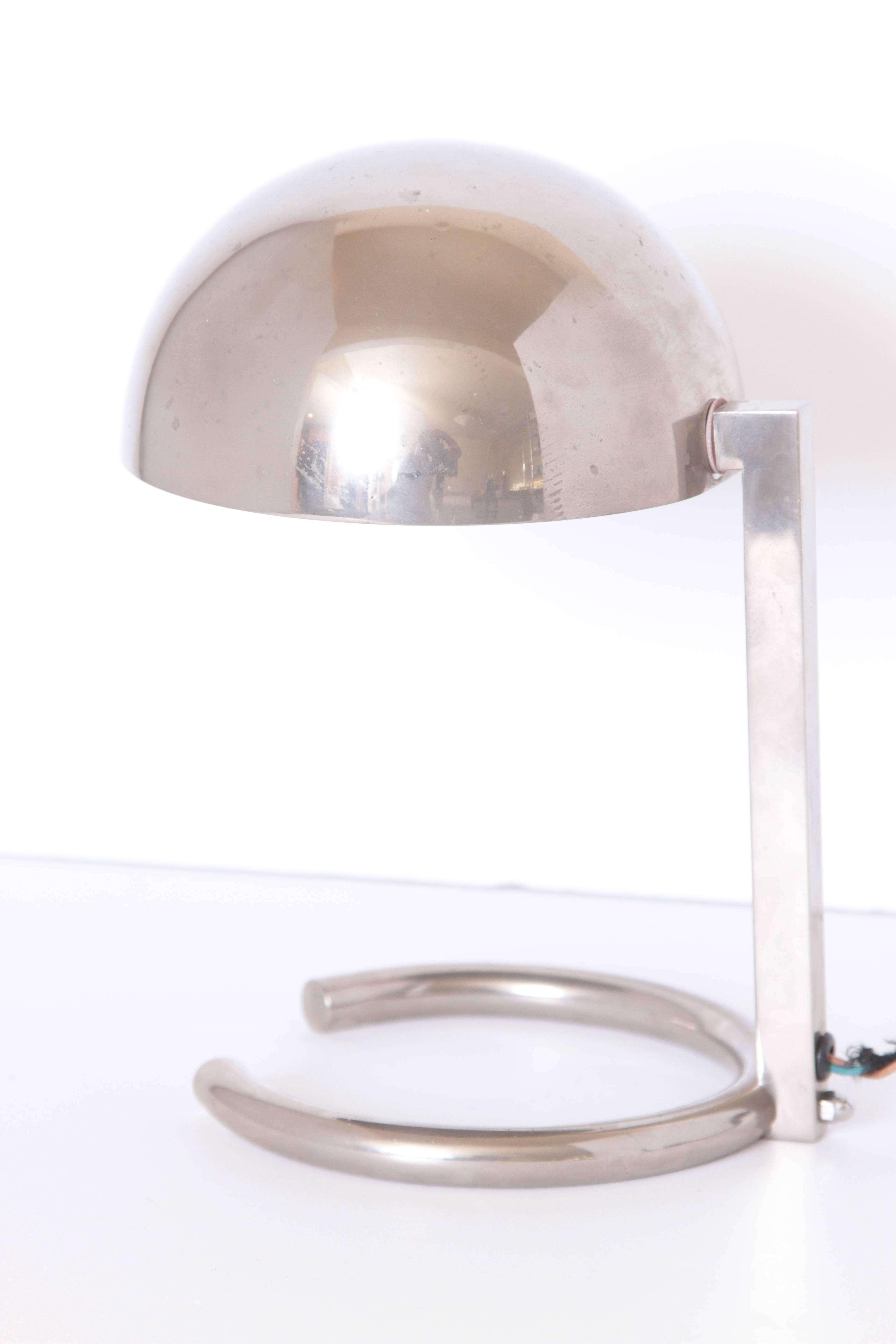 Machine Age Art Deco Jacques Adnet French midcentury table / desk lamp

Iconic Adnet streamline modernist lamp design.
Nickel-plated brass.
Model # 407, France

circa 1950 production, per 