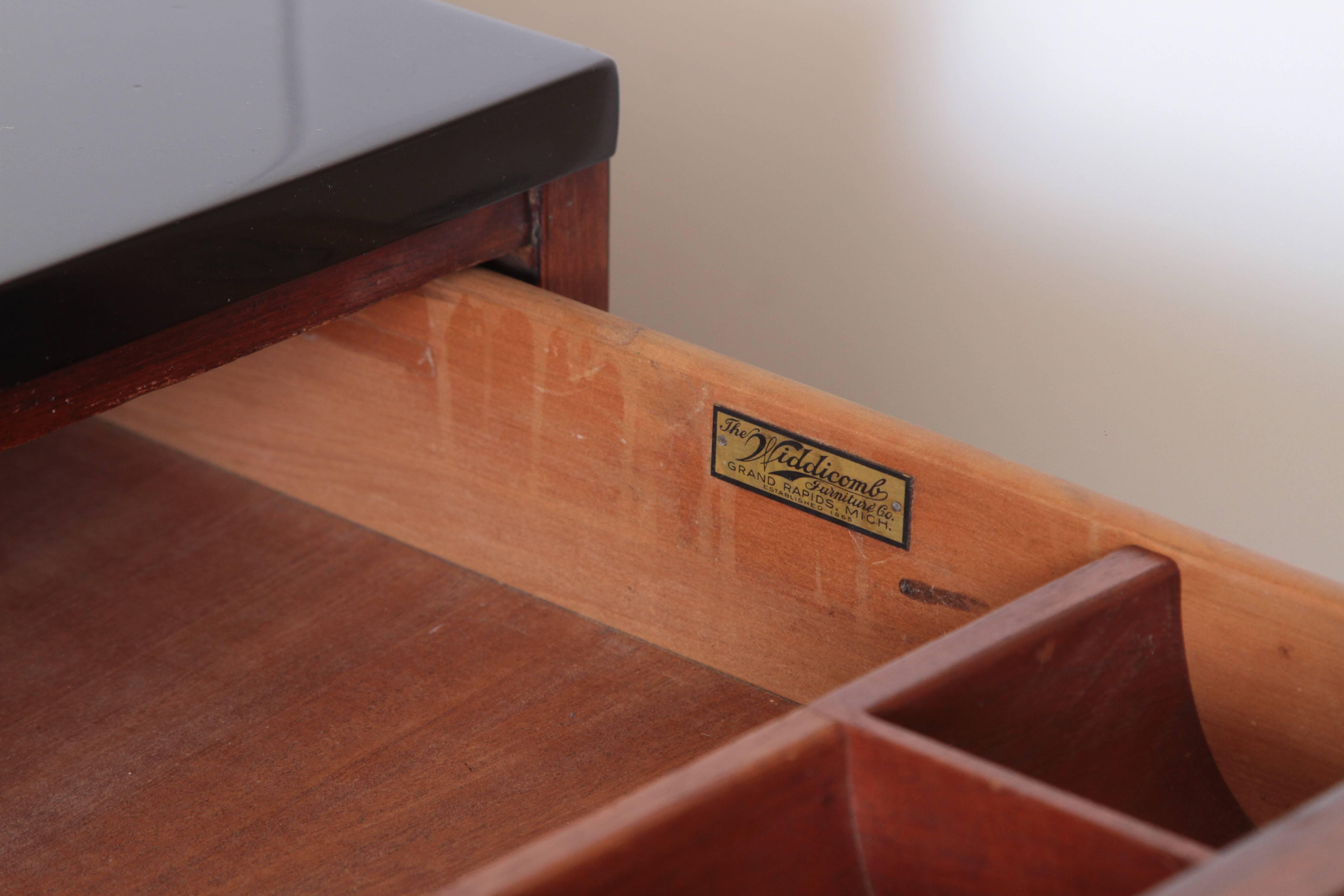 Machine Age Art Deco Donald Deskey for Widdicomb Asymmetric Desk In Good Condition For Sale In Dallas, TX