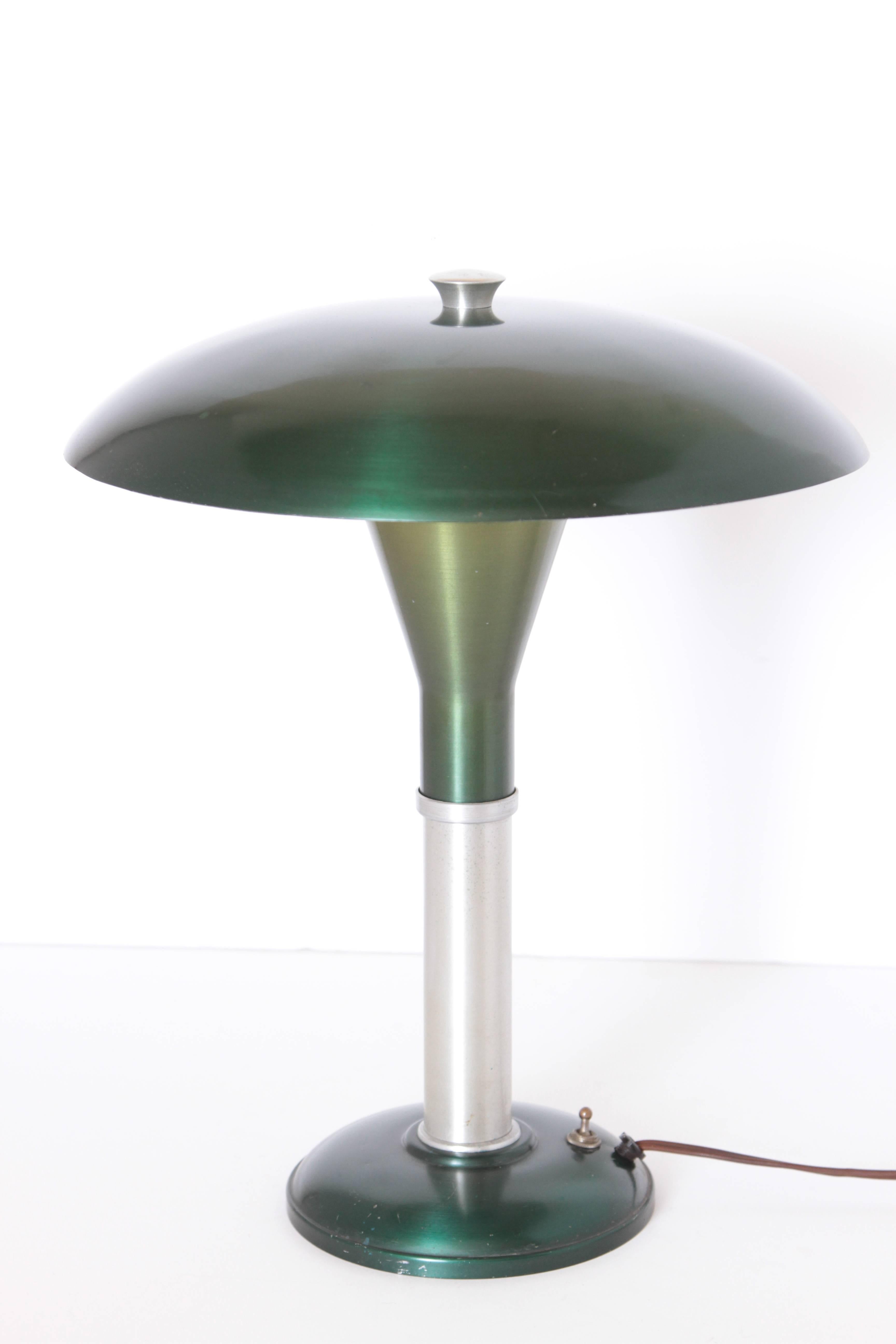 Machine Age Art Deco Mid-Century anodized aluminium "Mooncrest" sight light by Smith Metal Arts

Signed, post Art Deco, Mid-Century spun and anodized aluminium two-tone portable table lamp.
Patented 1949-1950 Design by Laurence E.