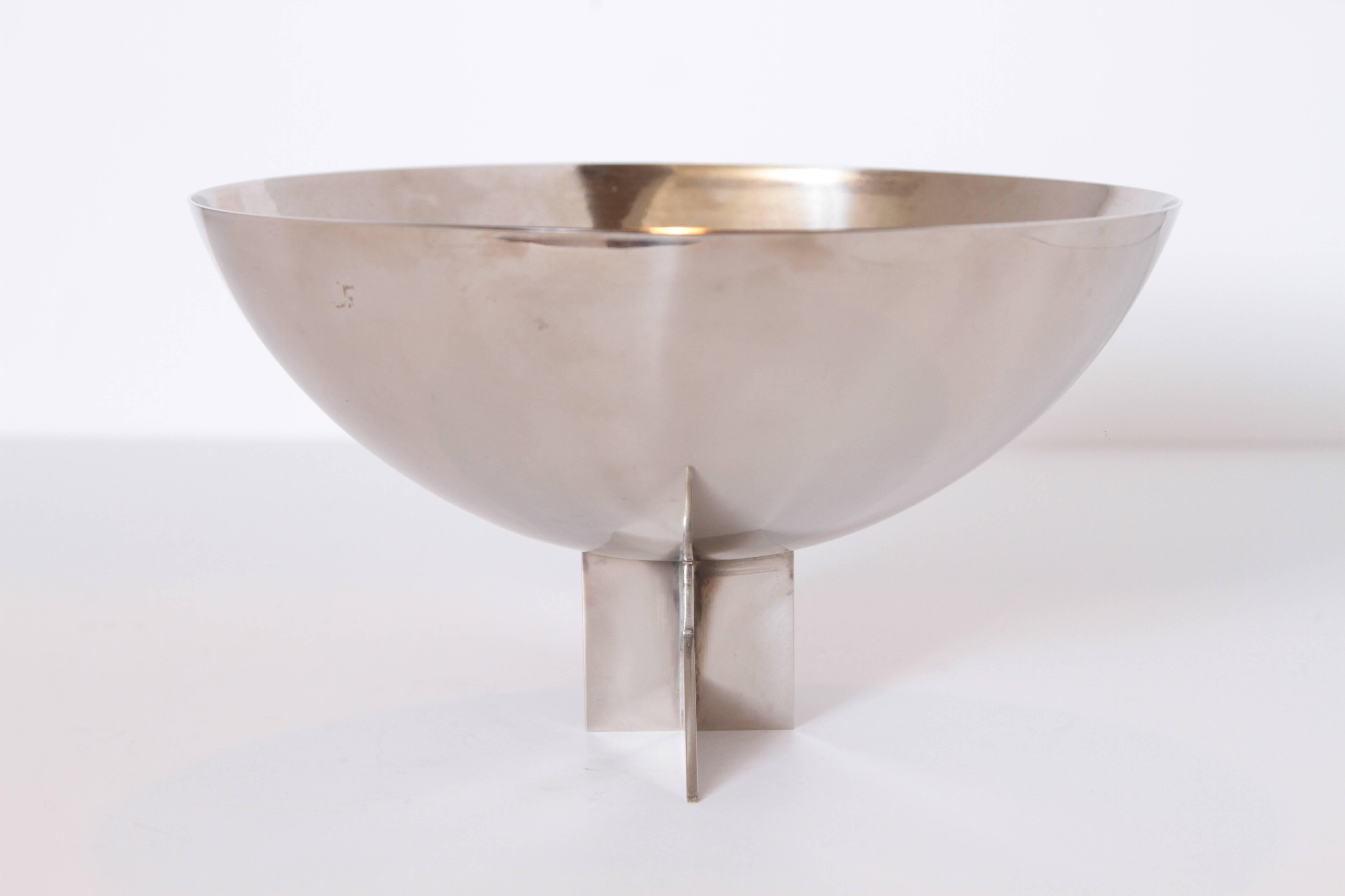 Machine Age Art Deco Signed Desny Silver Plate Centerpiece Bowl In Good Condition For Sale In Dallas, TX