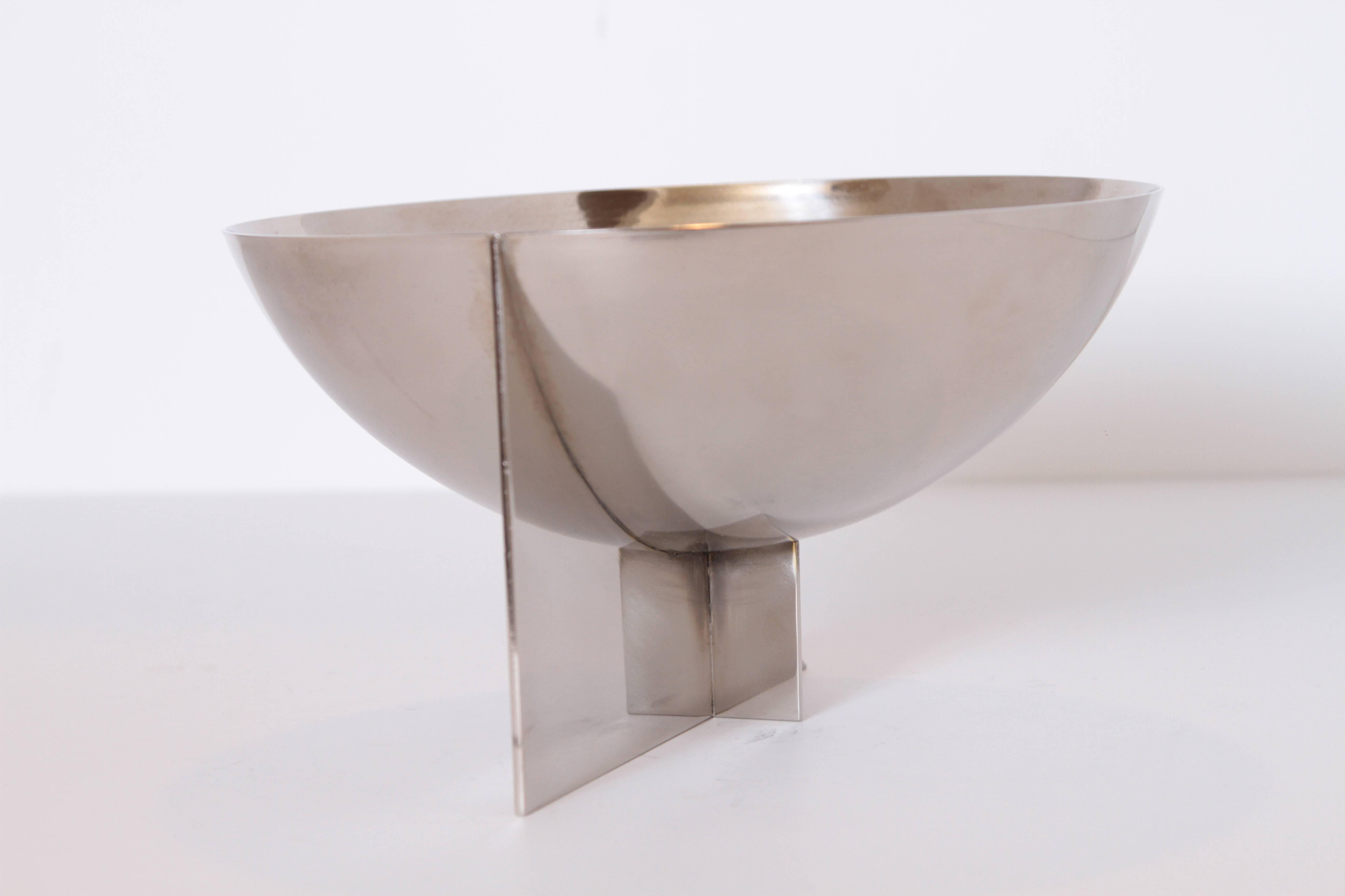 Mid-20th Century Machine Age Art Deco Signed Desny Silver Plate Centerpiece Bowl For Sale