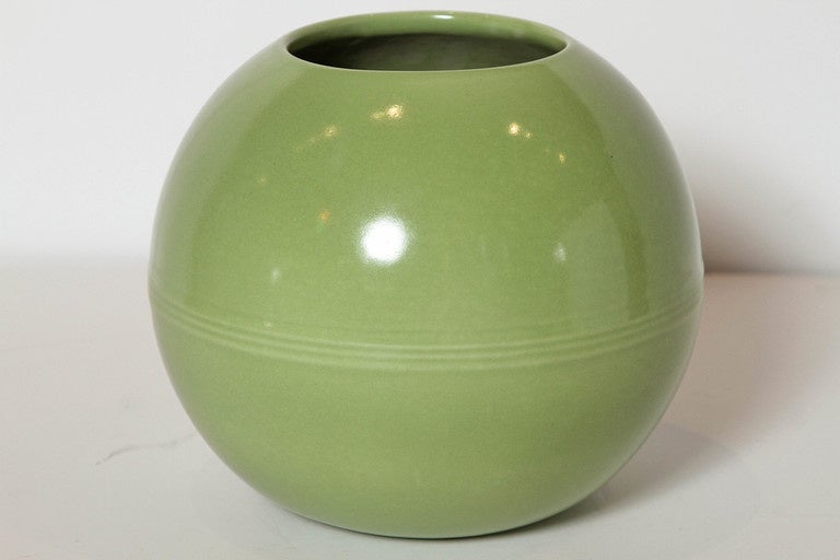 Mid-20th Century Art Deco Modernist Vases by Trenton Art Pottery 