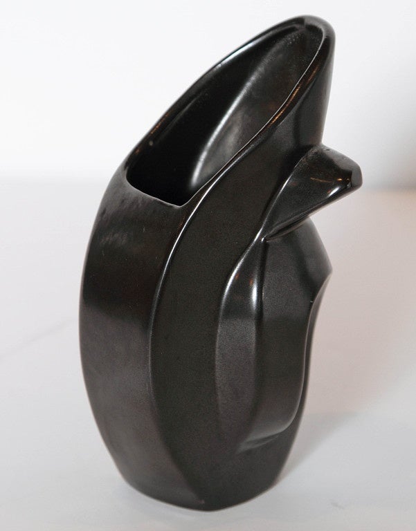 This is a great design form and difficult to source.
Belle Kogan attribution for Red Wing, and much nicer than her typical prismatic designs. Very organic form.
Very good matte black glaze in very good condition.