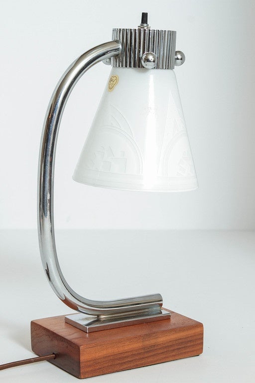 Vintage Streamline Machine Age Desk Lamp In Excellent Condition For Sale In Dallas, TX