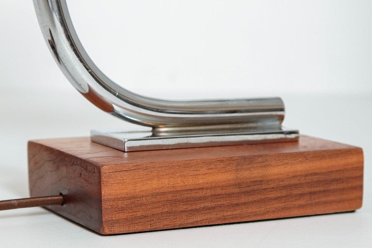 Mid-20th Century Vintage Streamline Machine Age Desk Lamp For Sale