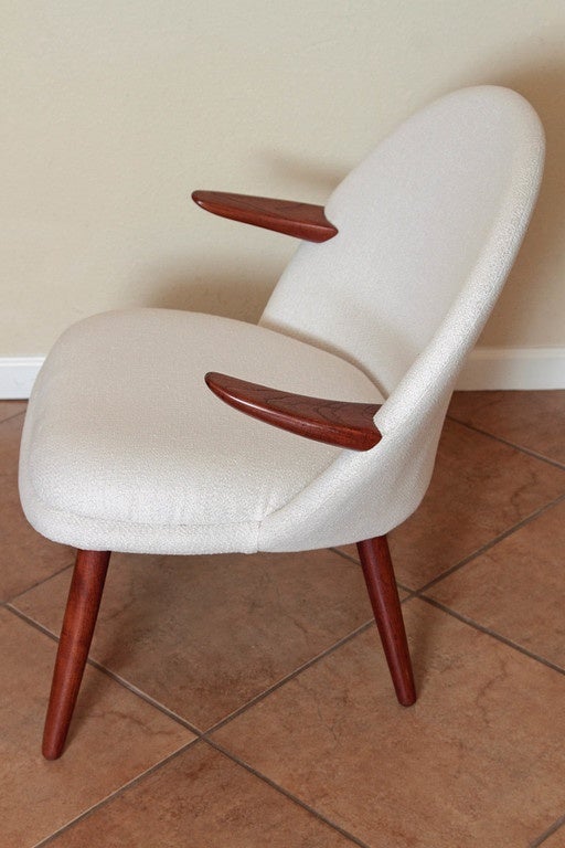 Mid-Century Modern Danish Style Armchair Vintage Restored  Mid Century In Good Condition For Sale In Dallas, TX