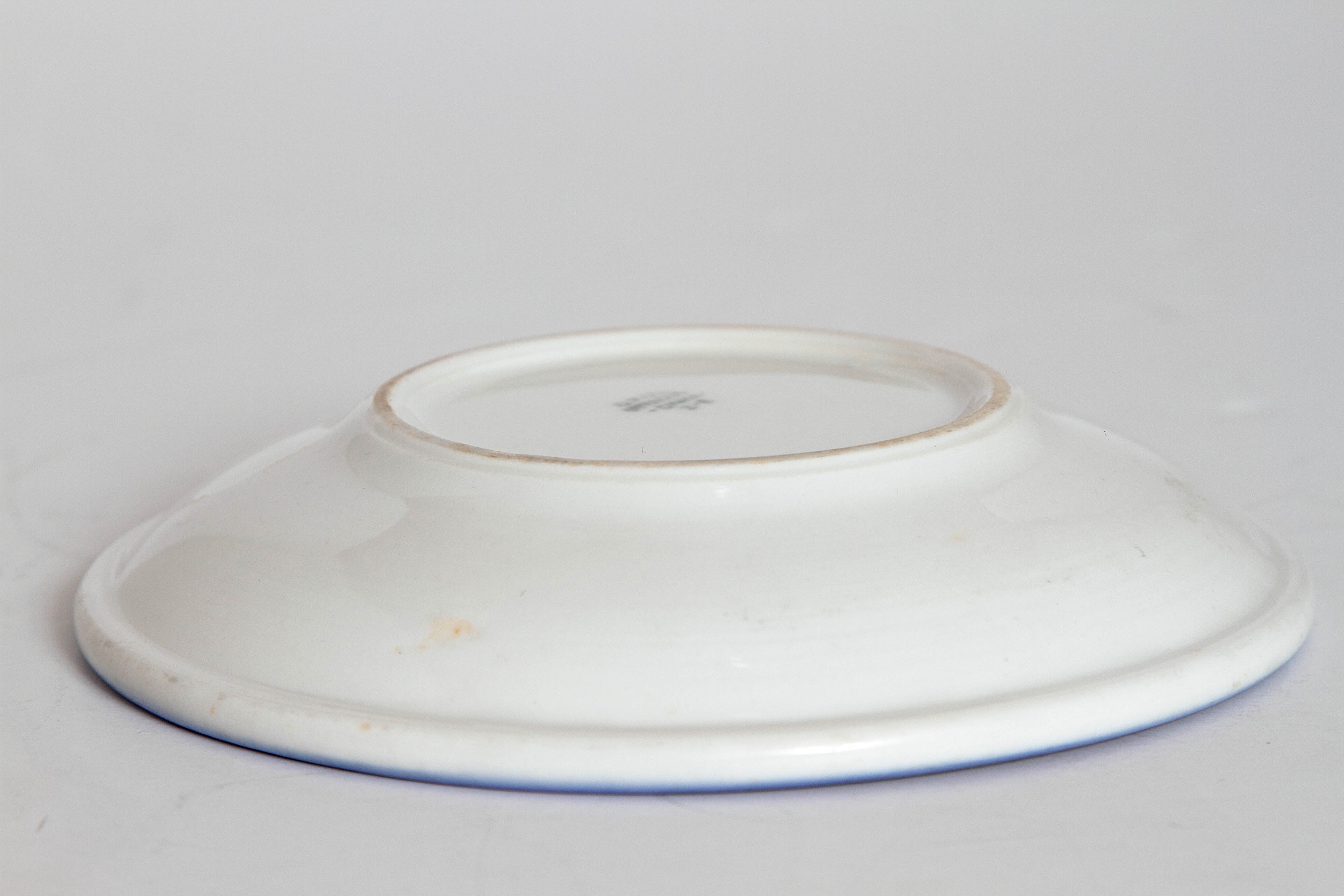 American 1940s Syracuse China Stylized DC 3 Saucer above Skyscraper City Scape For Sale