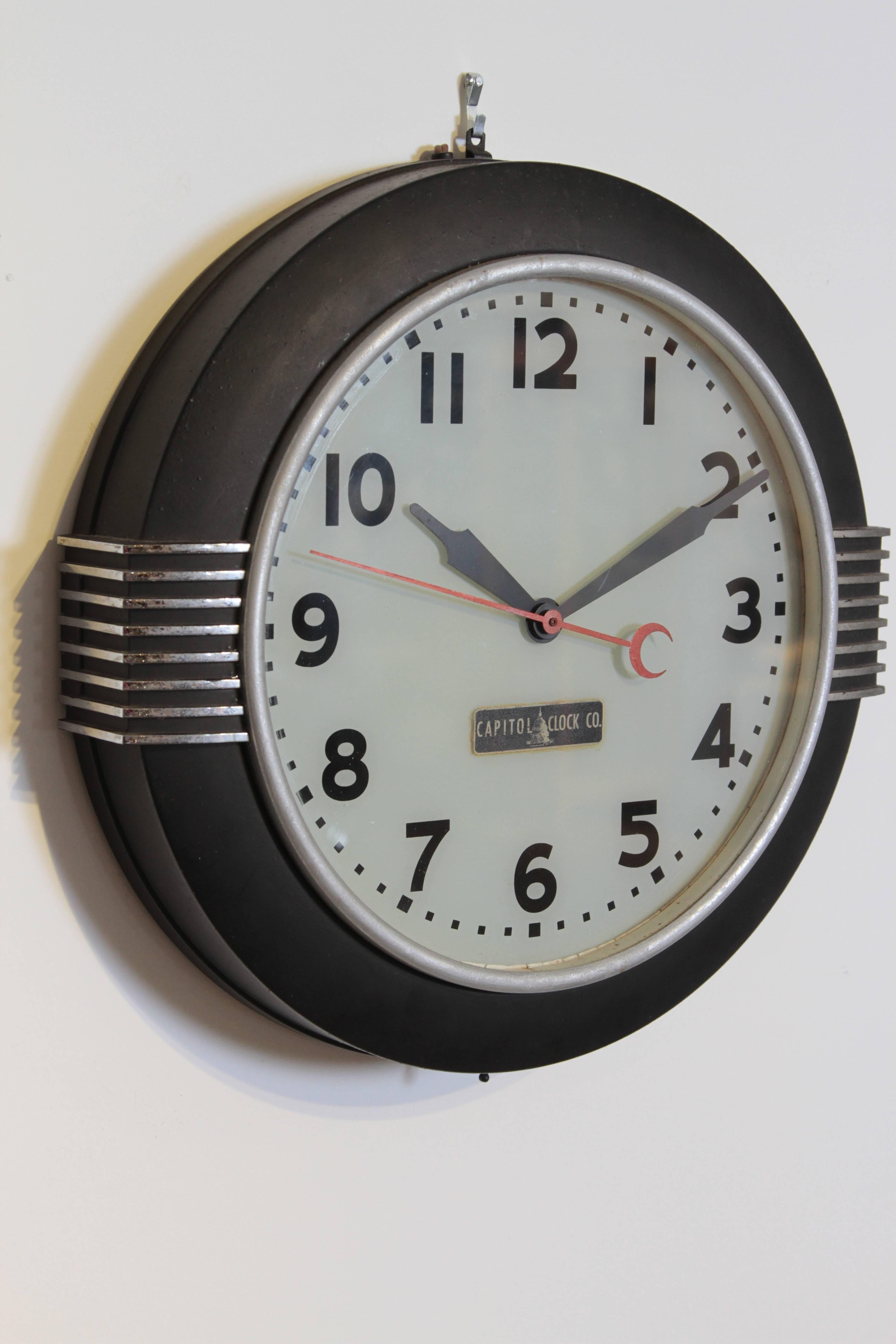 Art Deco Machine Age wall clock Hammond Synchronous

Large Hammond Synchronous wall clock model # 341, lot #1000, with clean illuminated dial.
Laurens Hammond patented motor 1932.
Capitol Clock company.

Killer finned and back-lit large wall