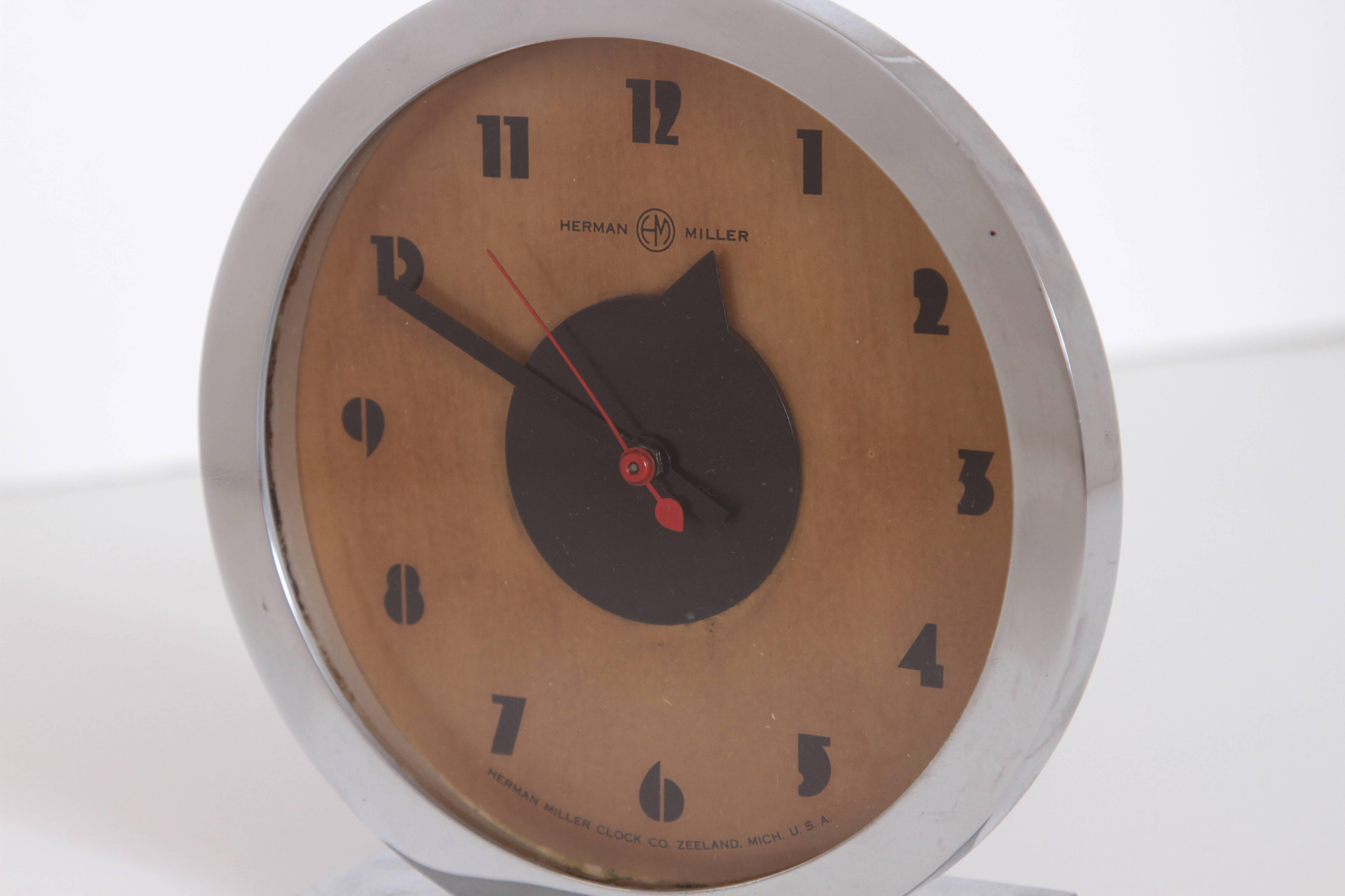 Mid-20th Century Machine Age Art Deco Gilbert Rohde for Herman Miller Iconic Desk Clock