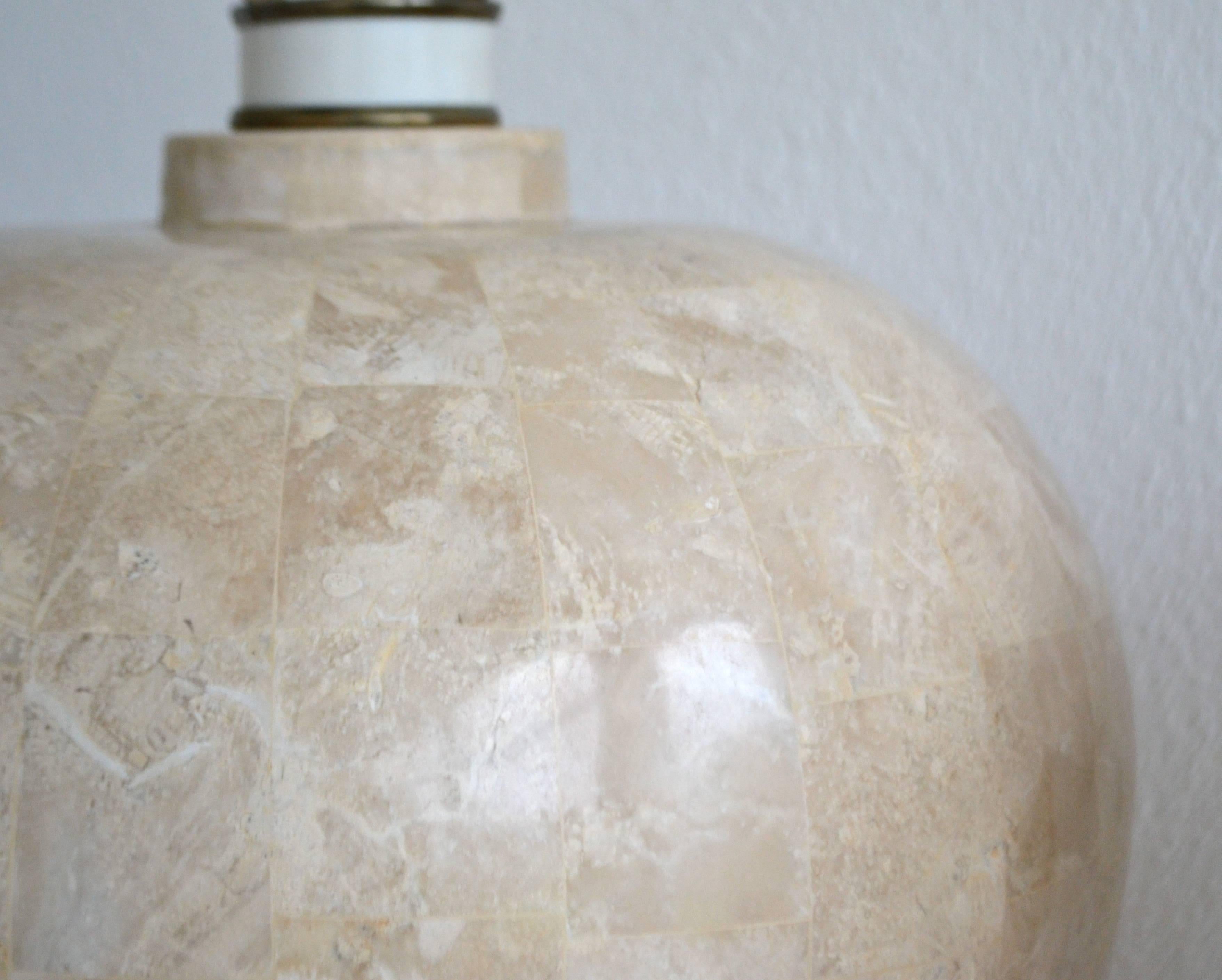 Pair of Postmodern Tessellated Stone Table Lamps In Good Condition For Sale In West Palm Beach, FL