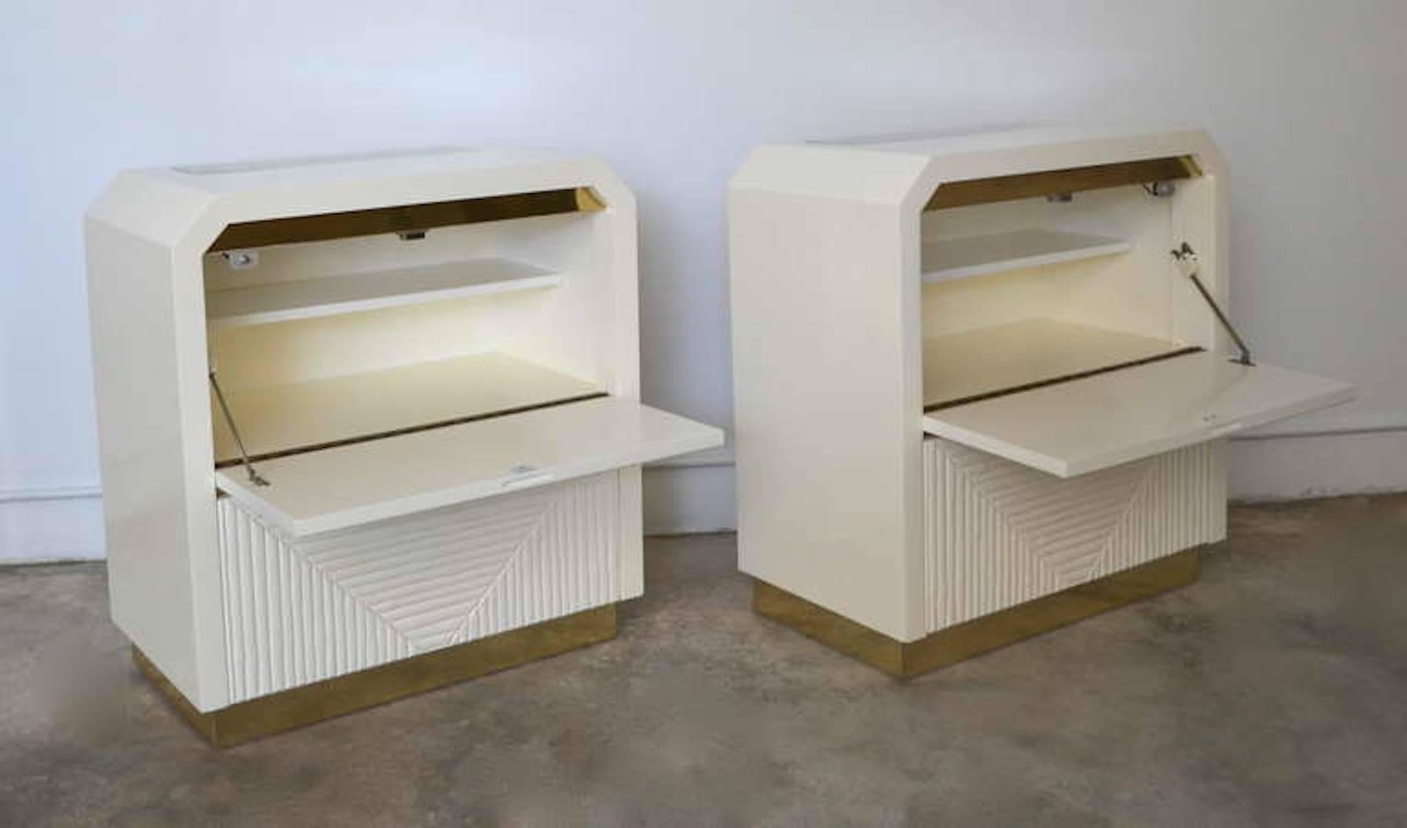 Late 20th Century Pair of Post-Modern Faux Bamboo Side Tables For Sale