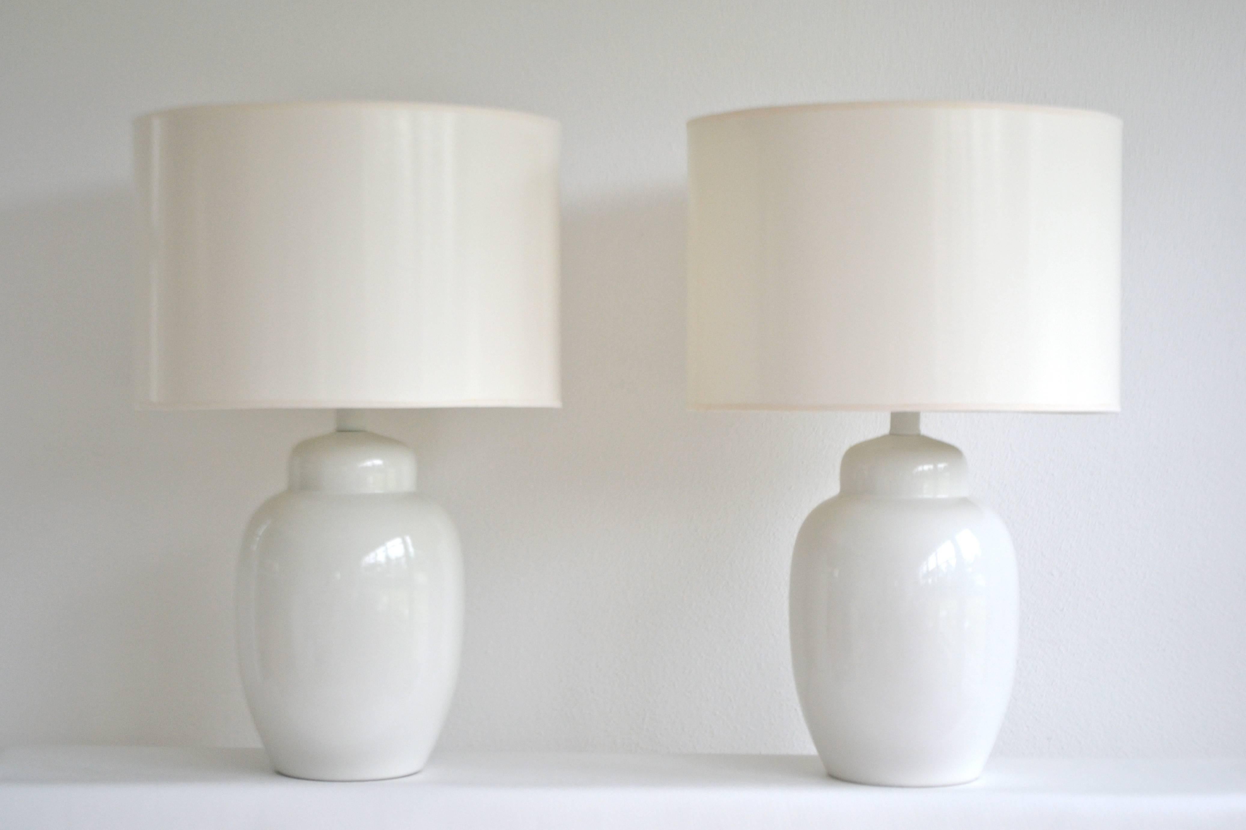 Brass Pair of Midcentury Blanc de Chine Ginger Jar Form Table Lamps For Sale
