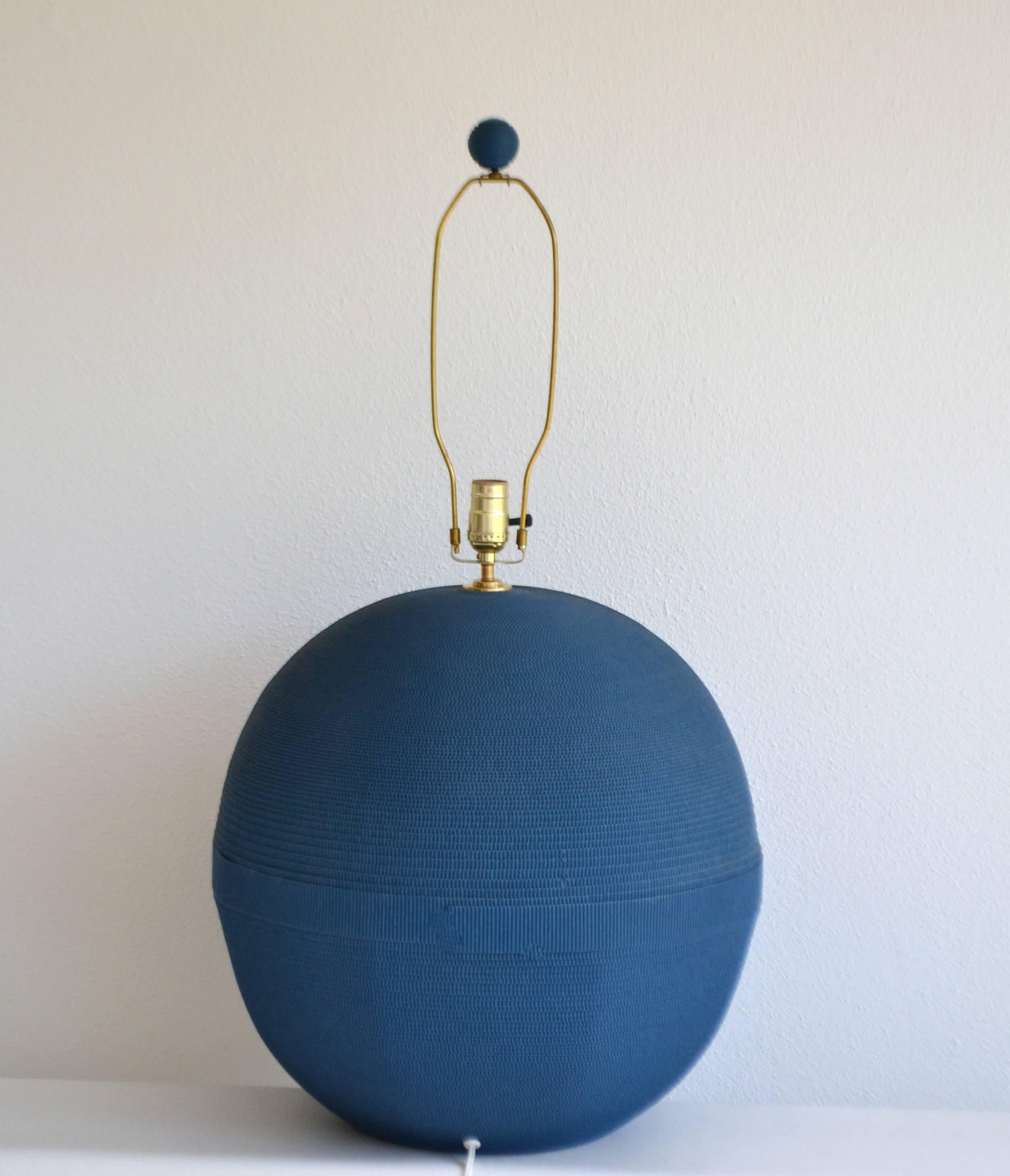 Postmodern Ball Form Table Lamp (amerikanisch) im Angebot