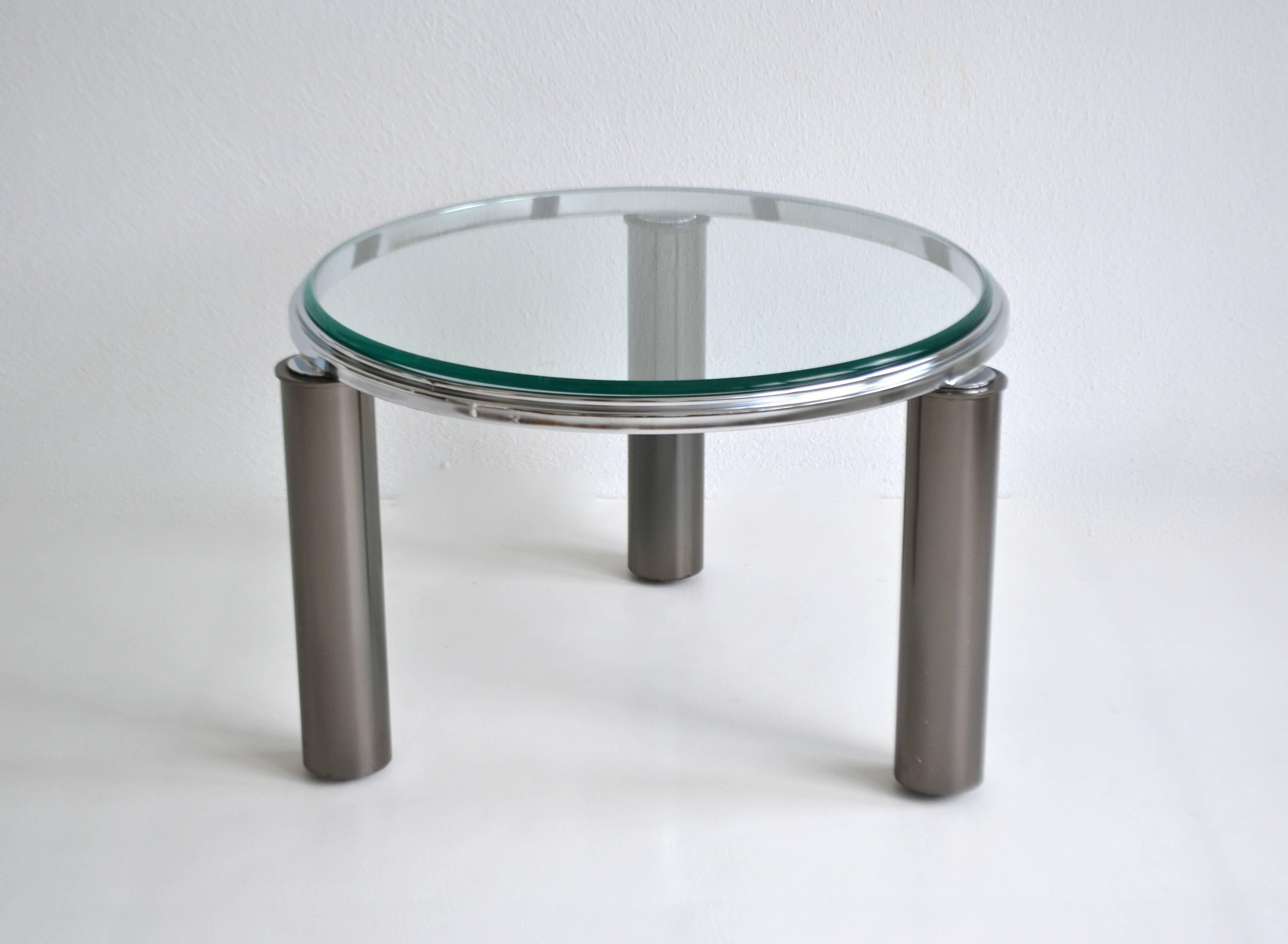 Postmodern Gunmetal and Chrome Side Table In Good Condition For Sale In West Palm Beach, FL