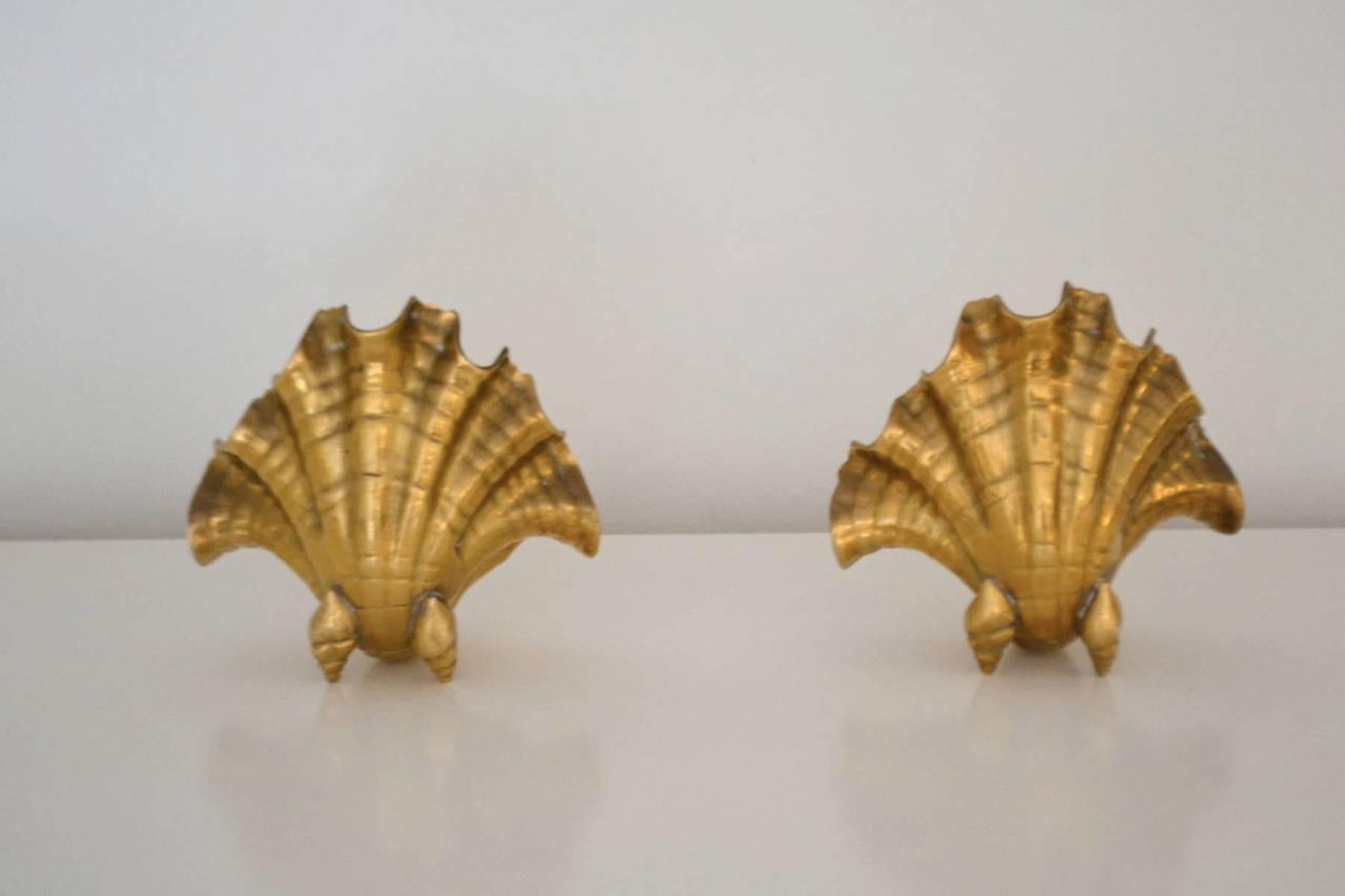 Pair of Italian Brass Shell Garniture In Good Condition For Sale In West Palm Beach, FL