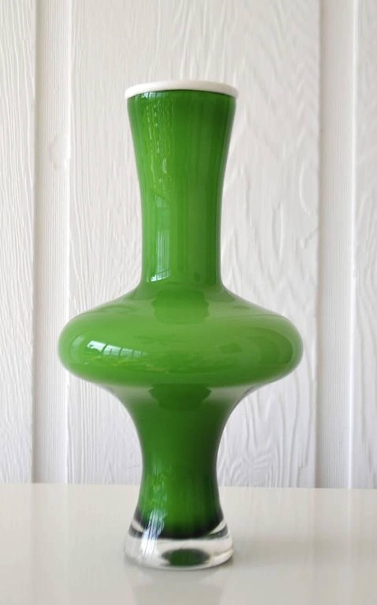 Midcentury Italian Blown Glass Sculptural Form Vase In Good Condition For Sale In West Palm Beach, FL