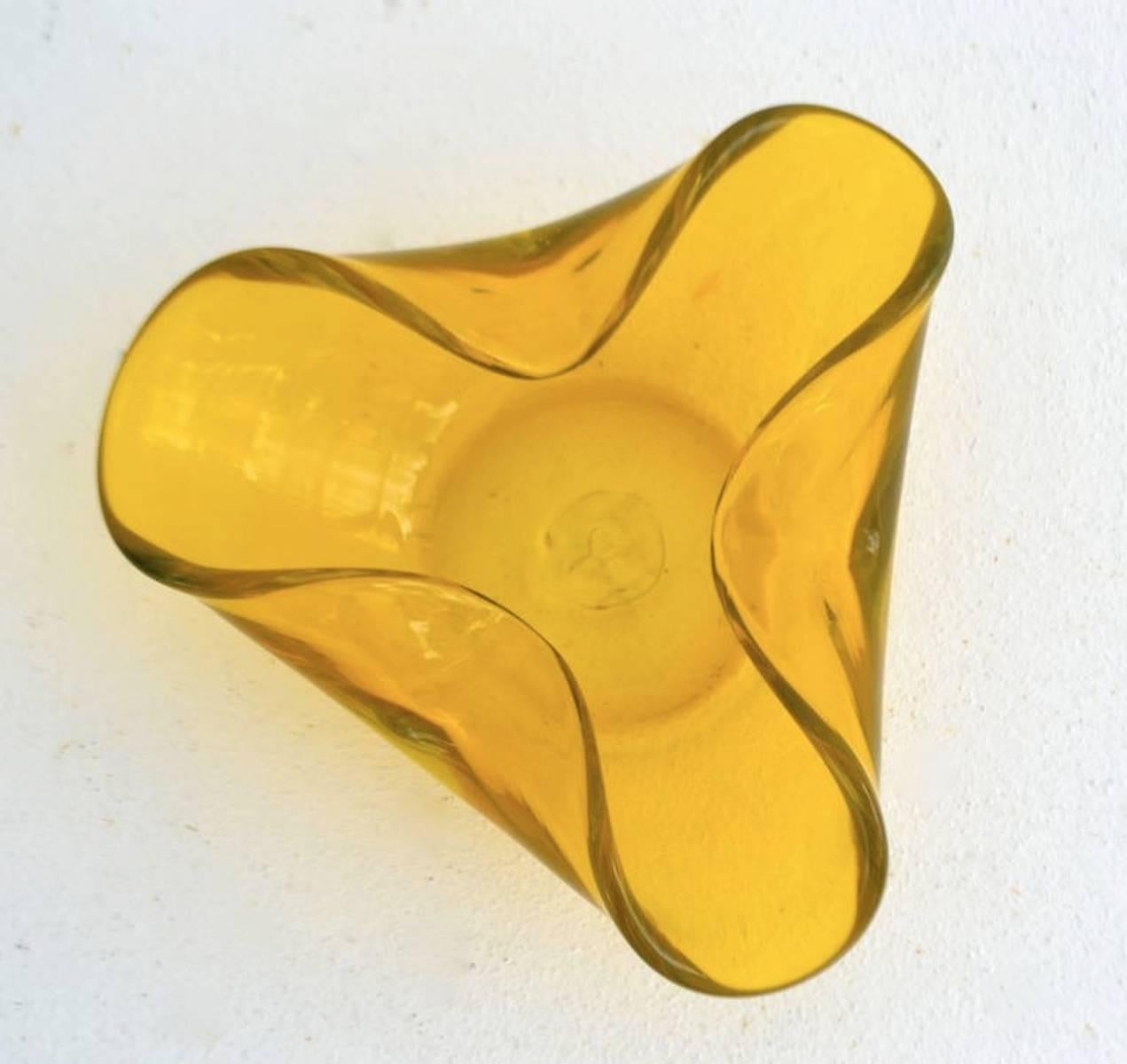 Mid-Century Modern Mid-Century Italian Blown Glass Bowl For Sale