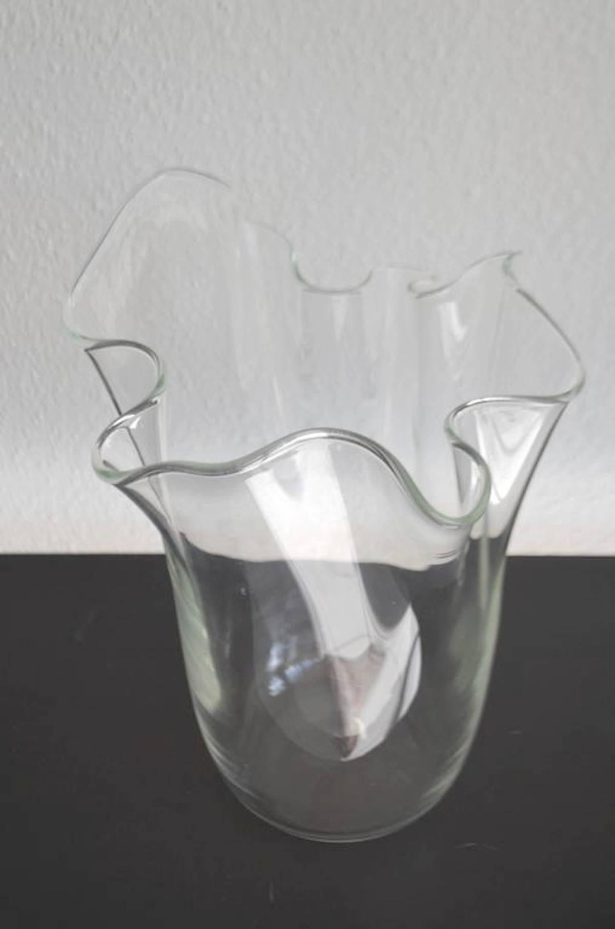 Mid-Century Italian Blown Glass Handkerchief Form Vase In Good Condition For Sale In West Palm Beach, FL