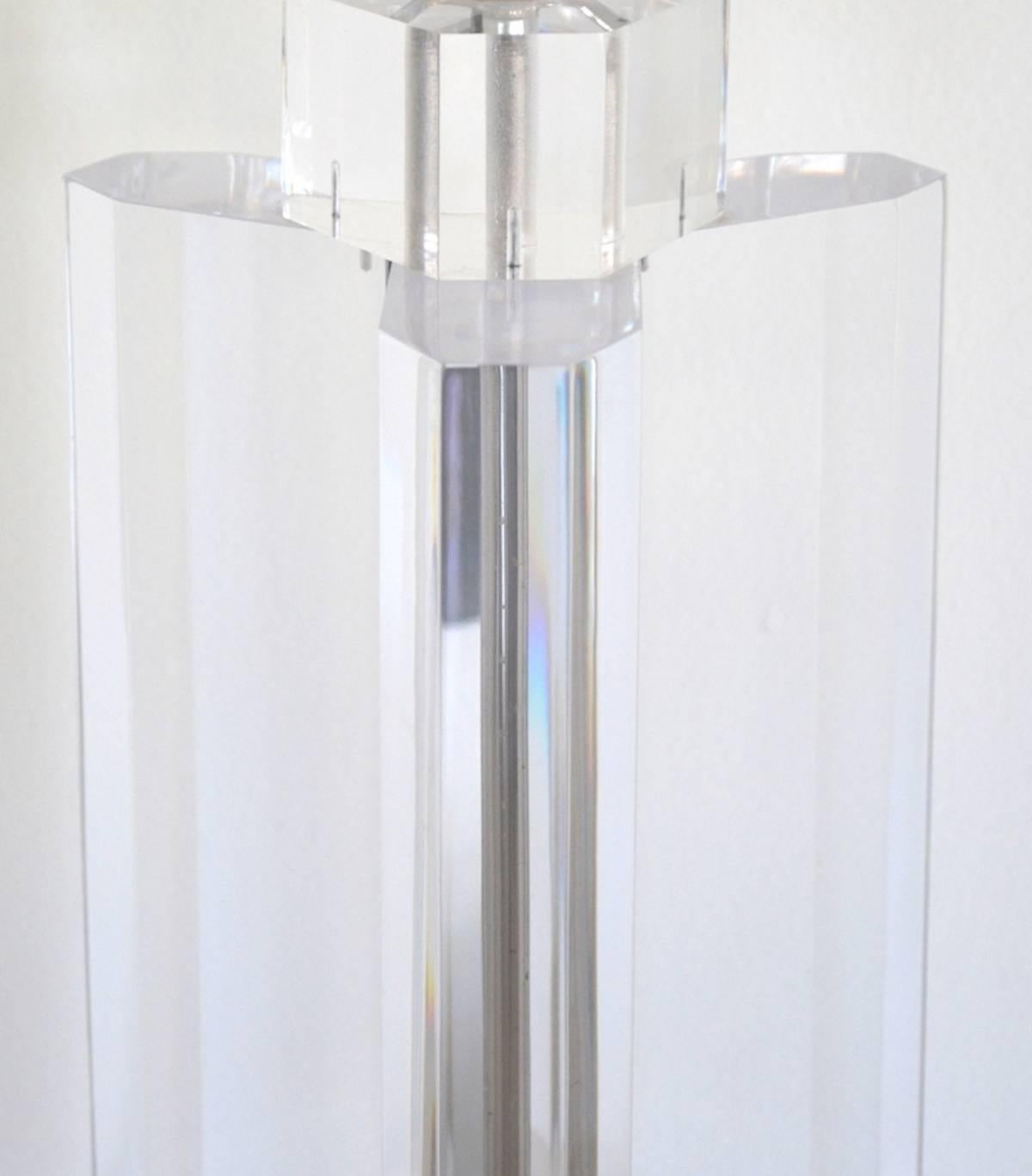 Mid-Century Modern Midcentury Stunning Geometric Form Lucite Table Lamp For Sale