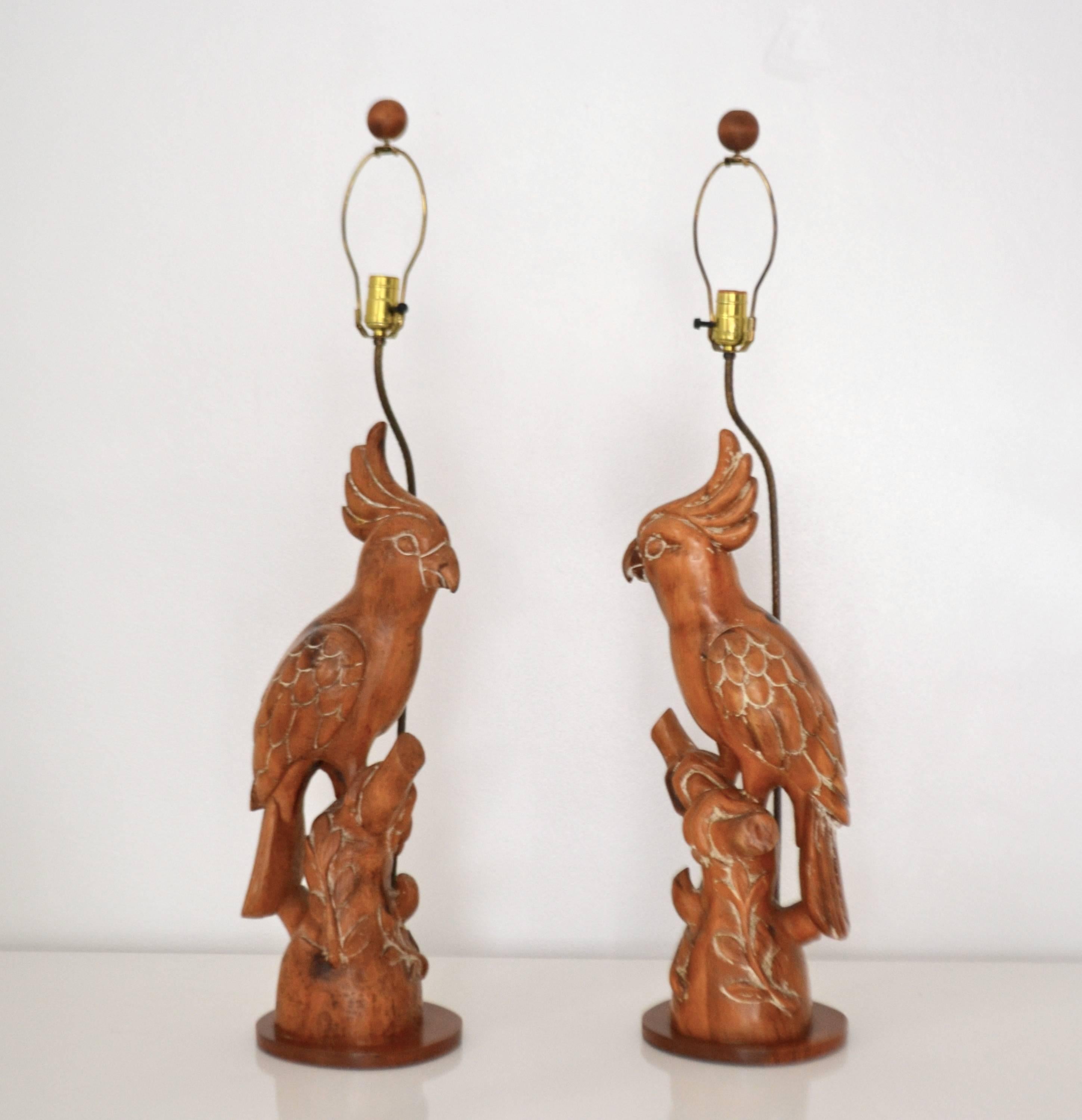 American Pair of Midcentury Hand Carved Wooden Parrot Form Table Lamps For Sale