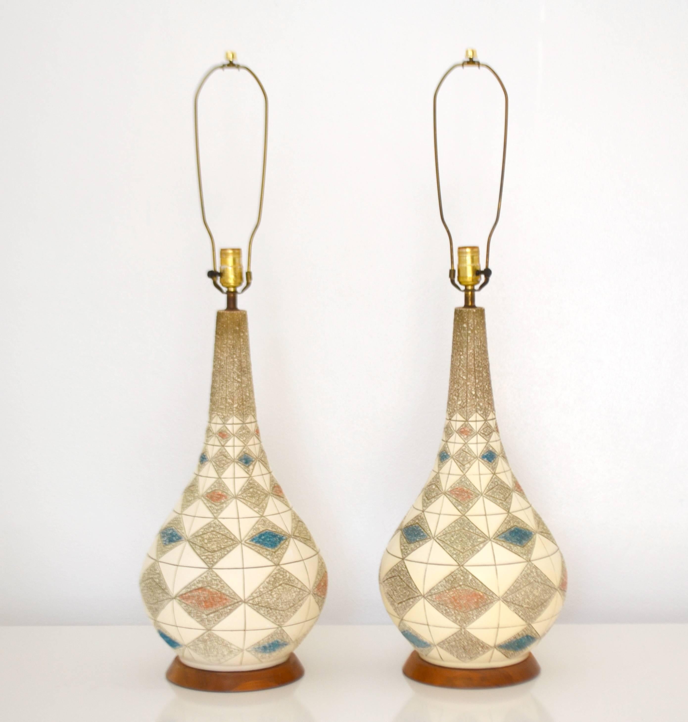 Mid-Century Modern Pair of Midcentury Ceramic Table Lamps For Sale