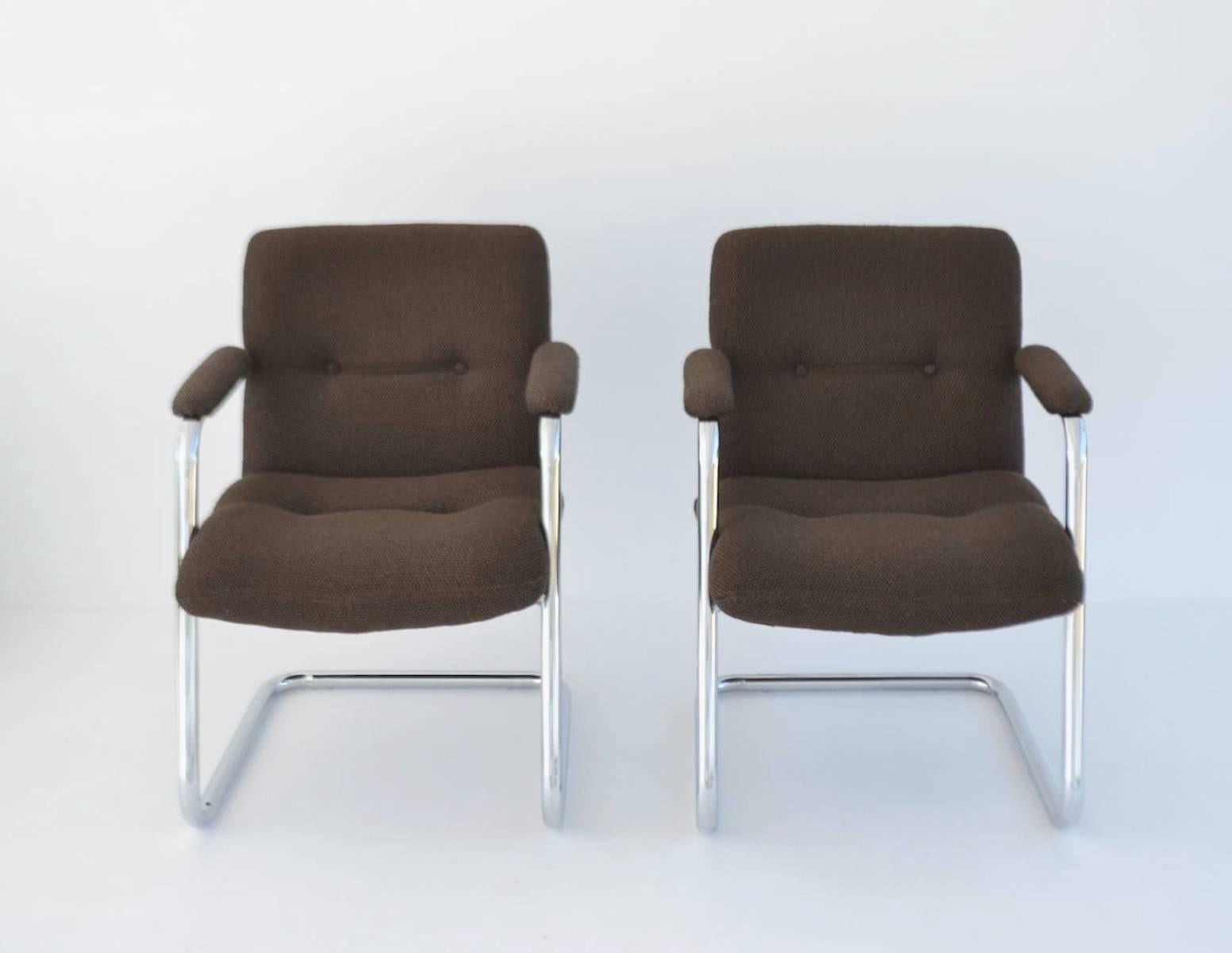 Mid-Century Modern Pair of Cantilever Midcentury Lounge Chairs For Sale