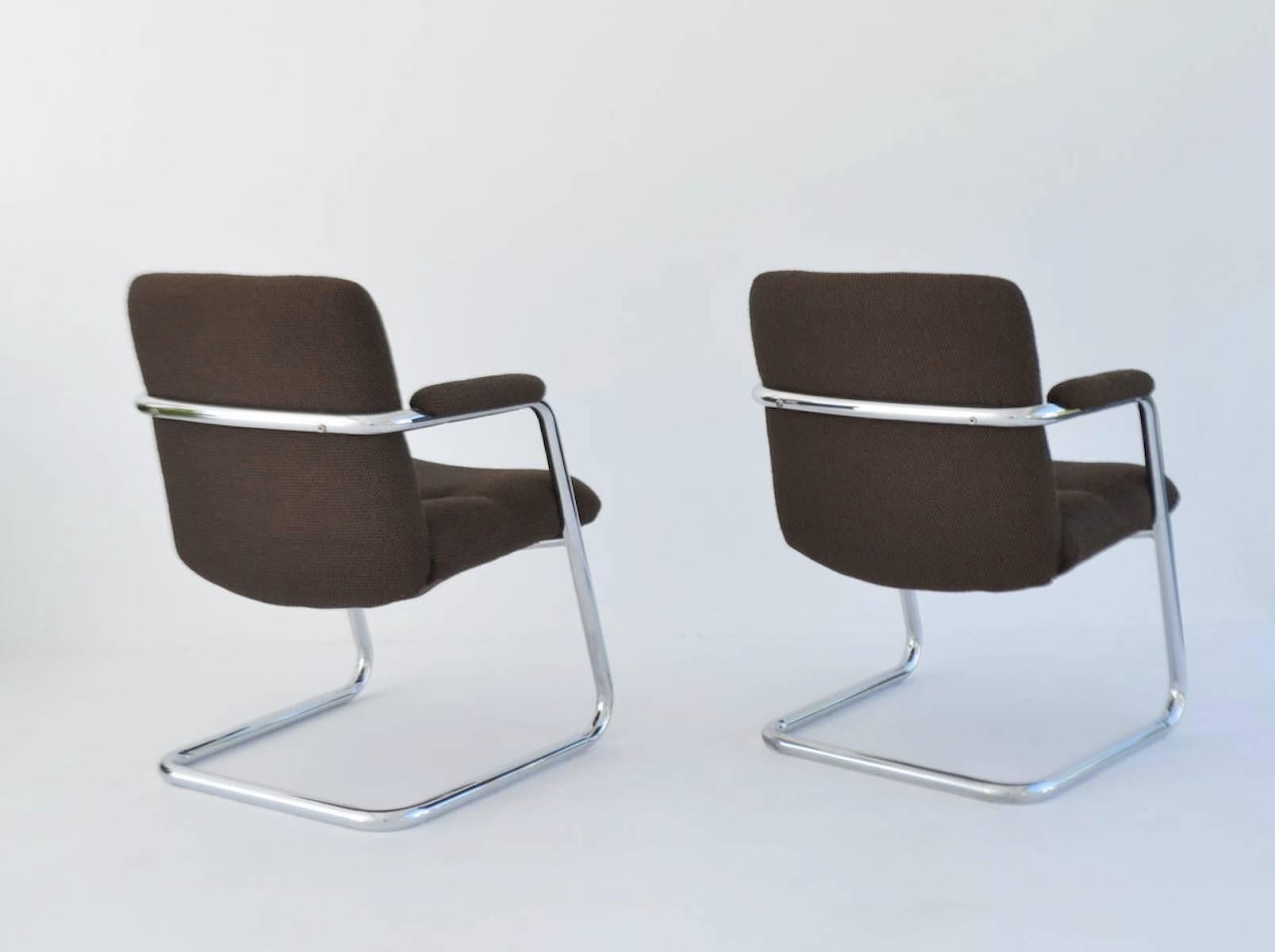 American Pair of Cantilever Midcentury Lounge Chairs For Sale