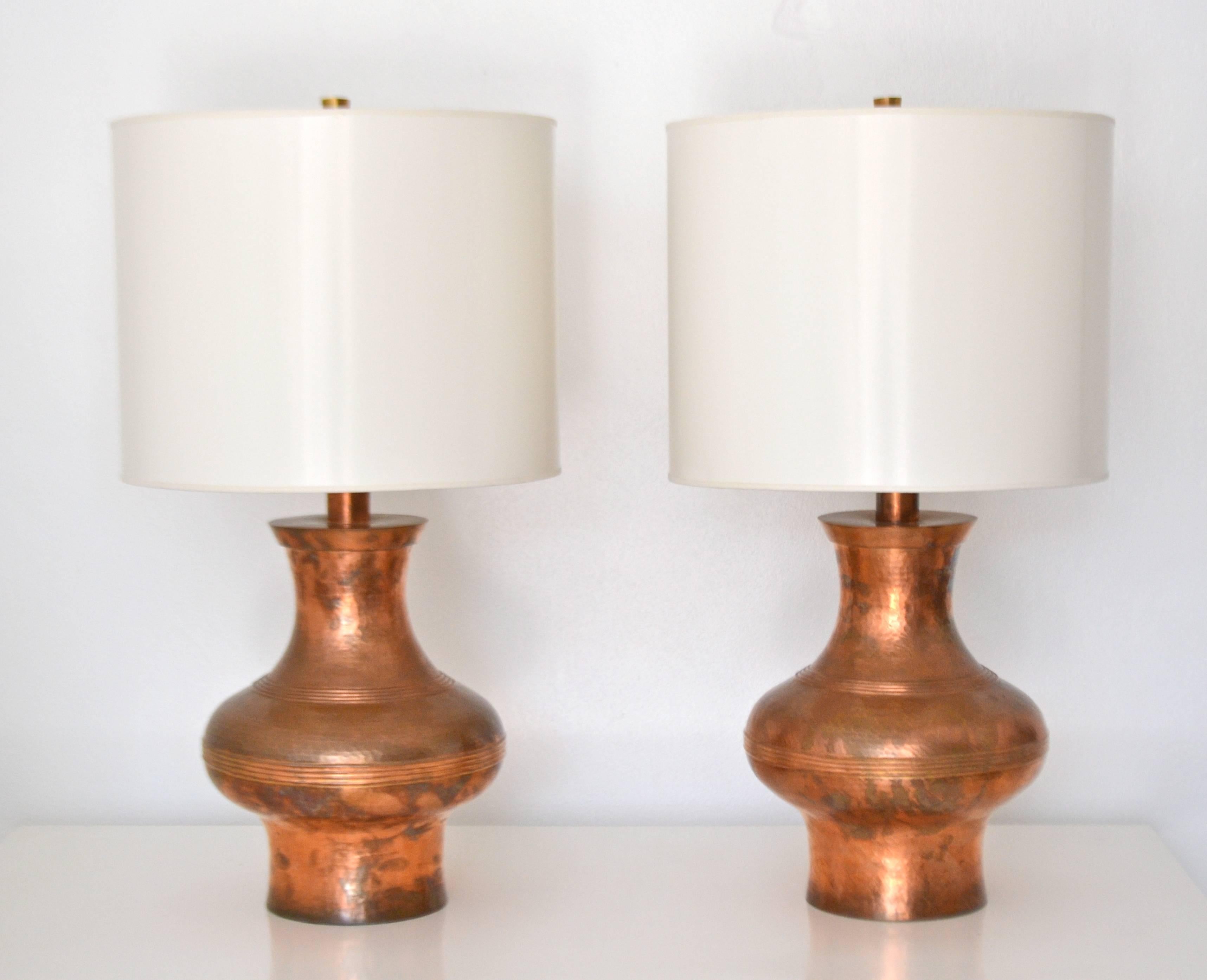 Pair of Hammered Copper Table Lamps In Good Condition For Sale In West Palm Beach, FL