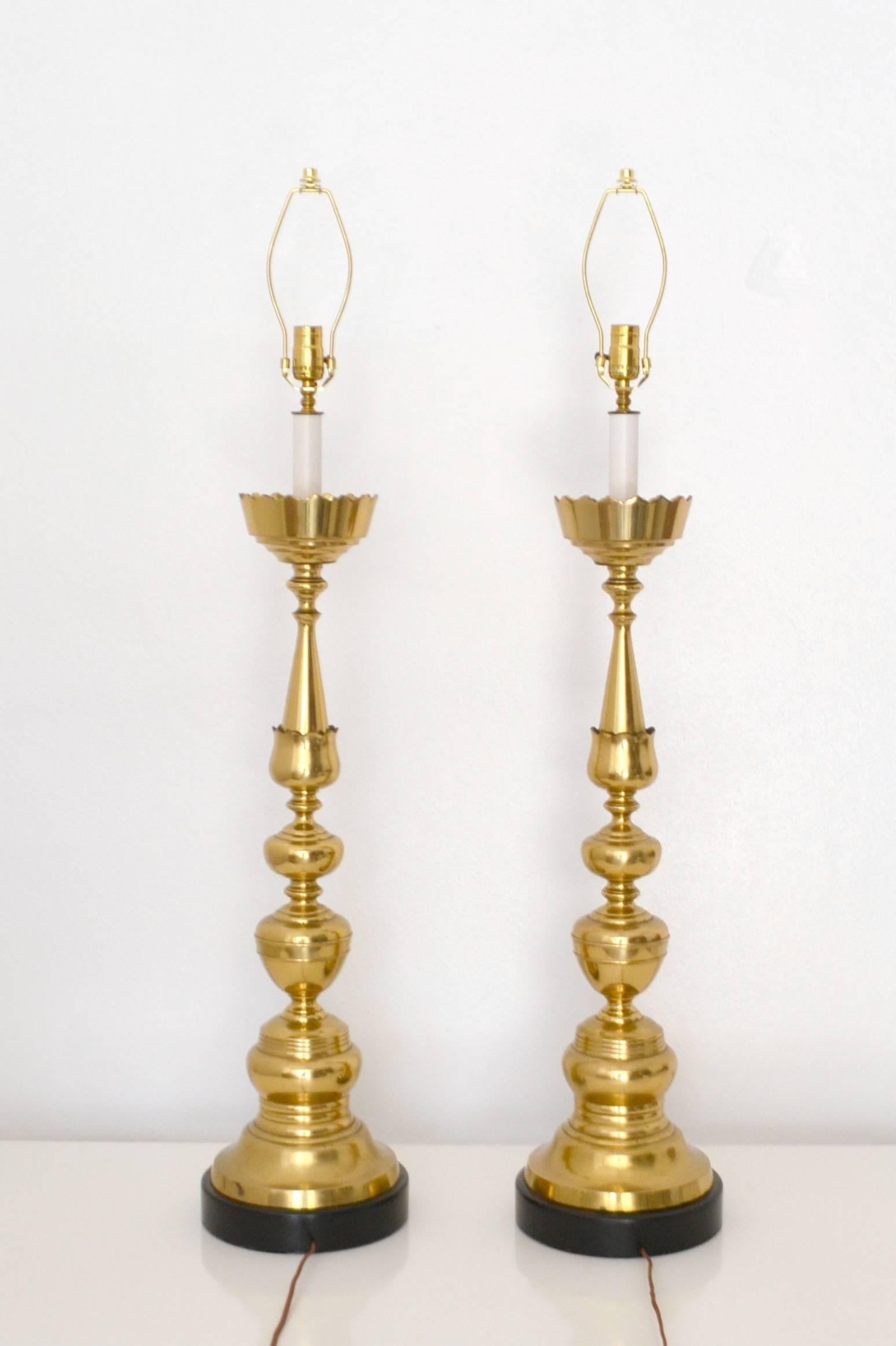 Pair of Italian Mid-Century Turned Brass Candlestick Table Lamps In Good Condition For Sale In West Palm Beach, FL