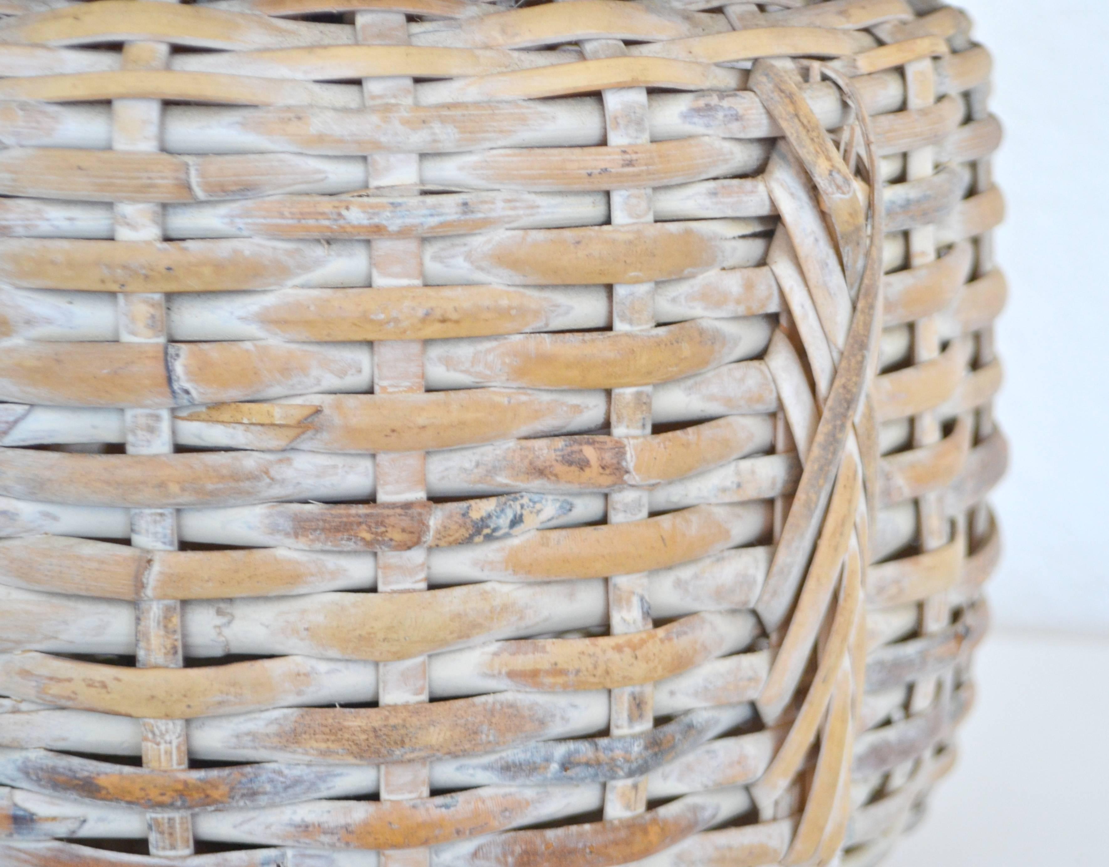 Mid-Century Modern Mid-Century Whitewashed Woven Rattan Basket Form Table Lamp For Sale