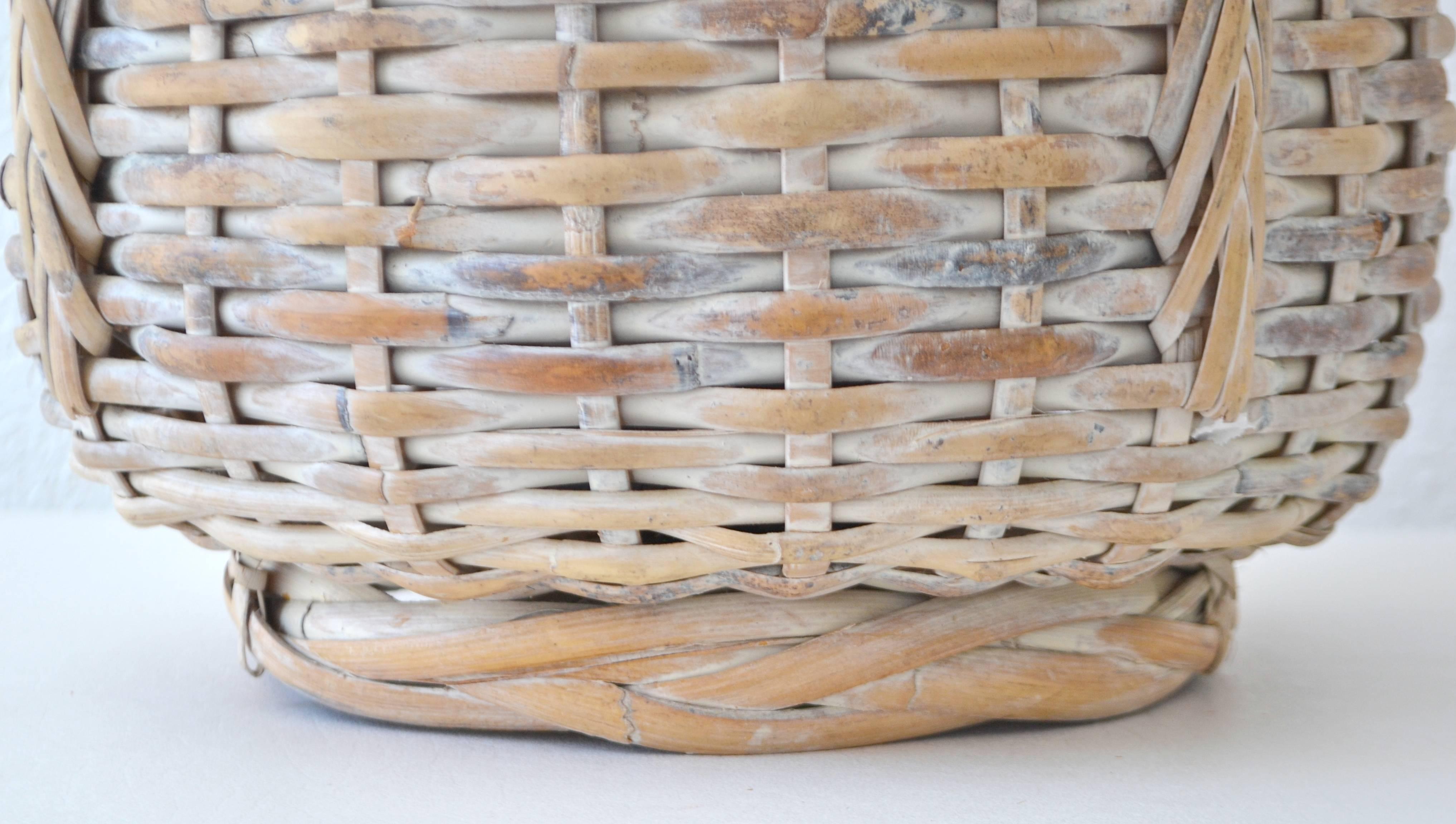 North American Mid-Century Whitewashed Woven Rattan Basket Form Table Lamp For Sale