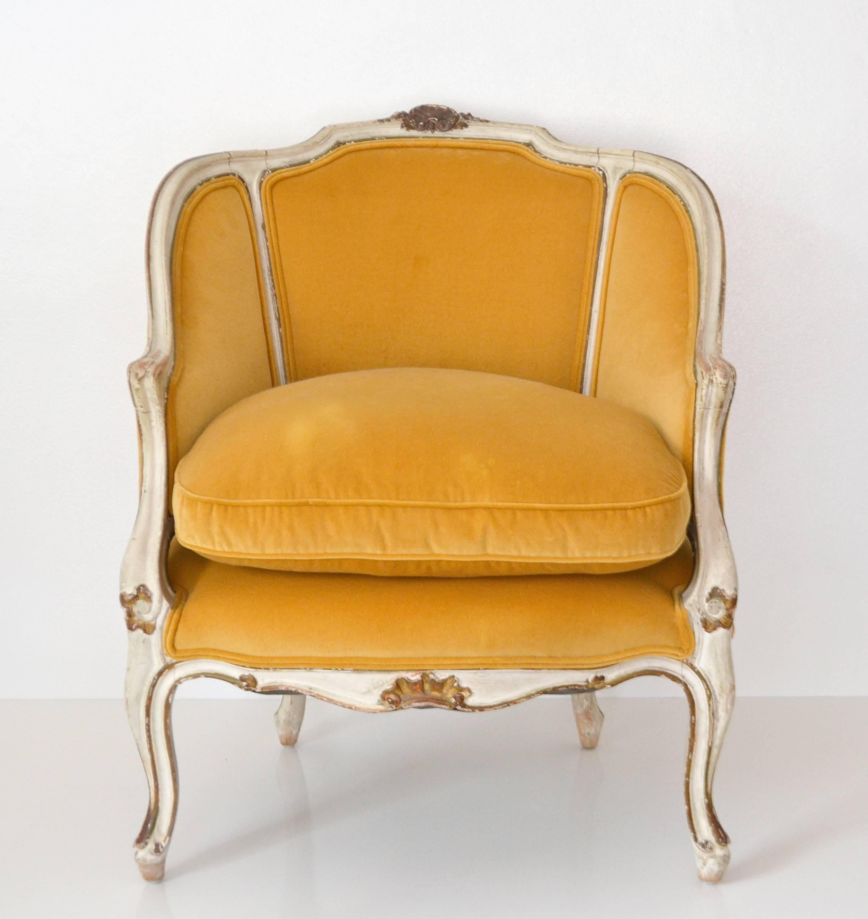 Pair of French Louis XV Style Bergere Chairs In Excellent Condition In West Palm Beach, FL