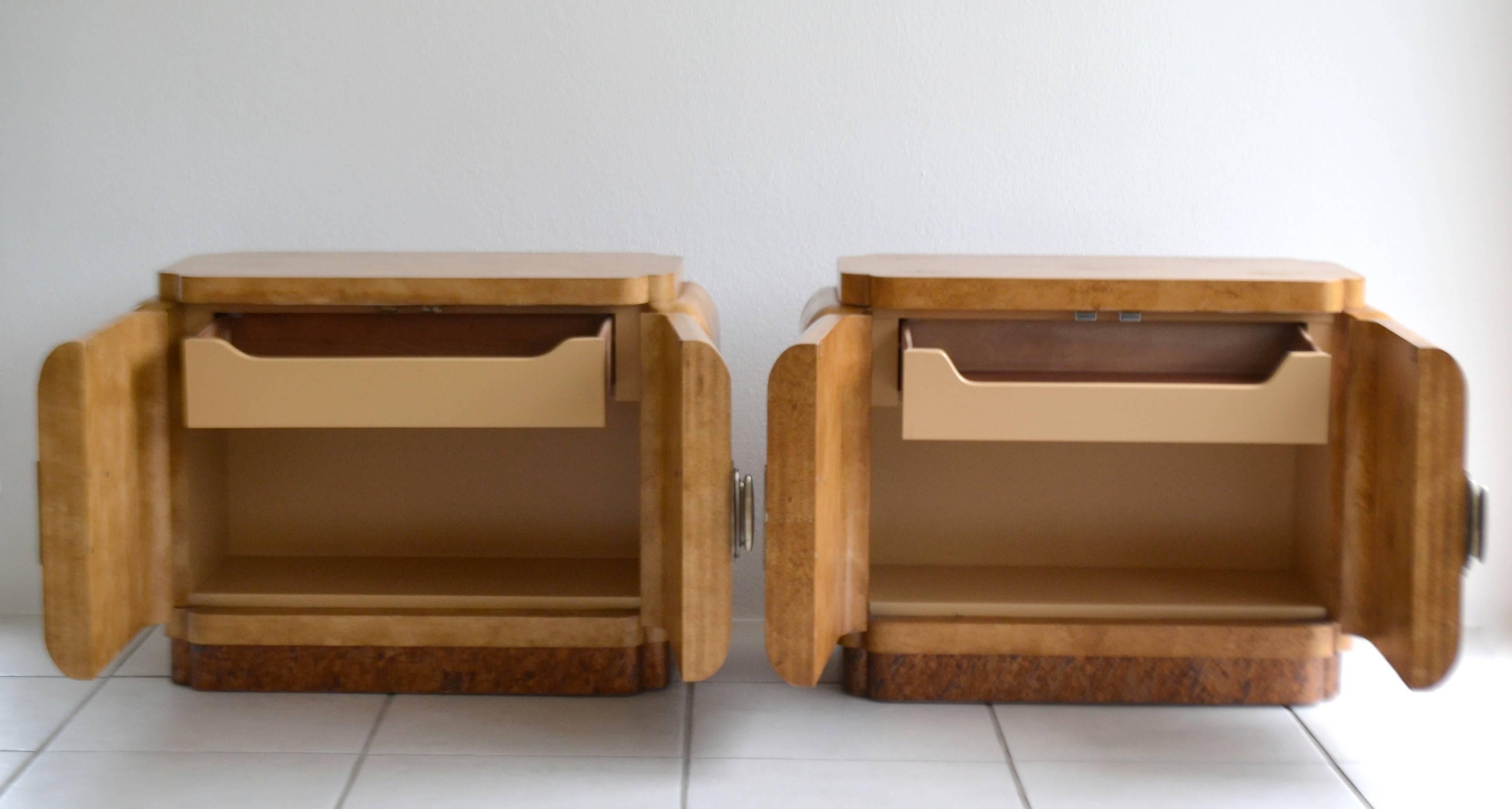Late 20th Century Pair of Postmodern Side Tables For Sale