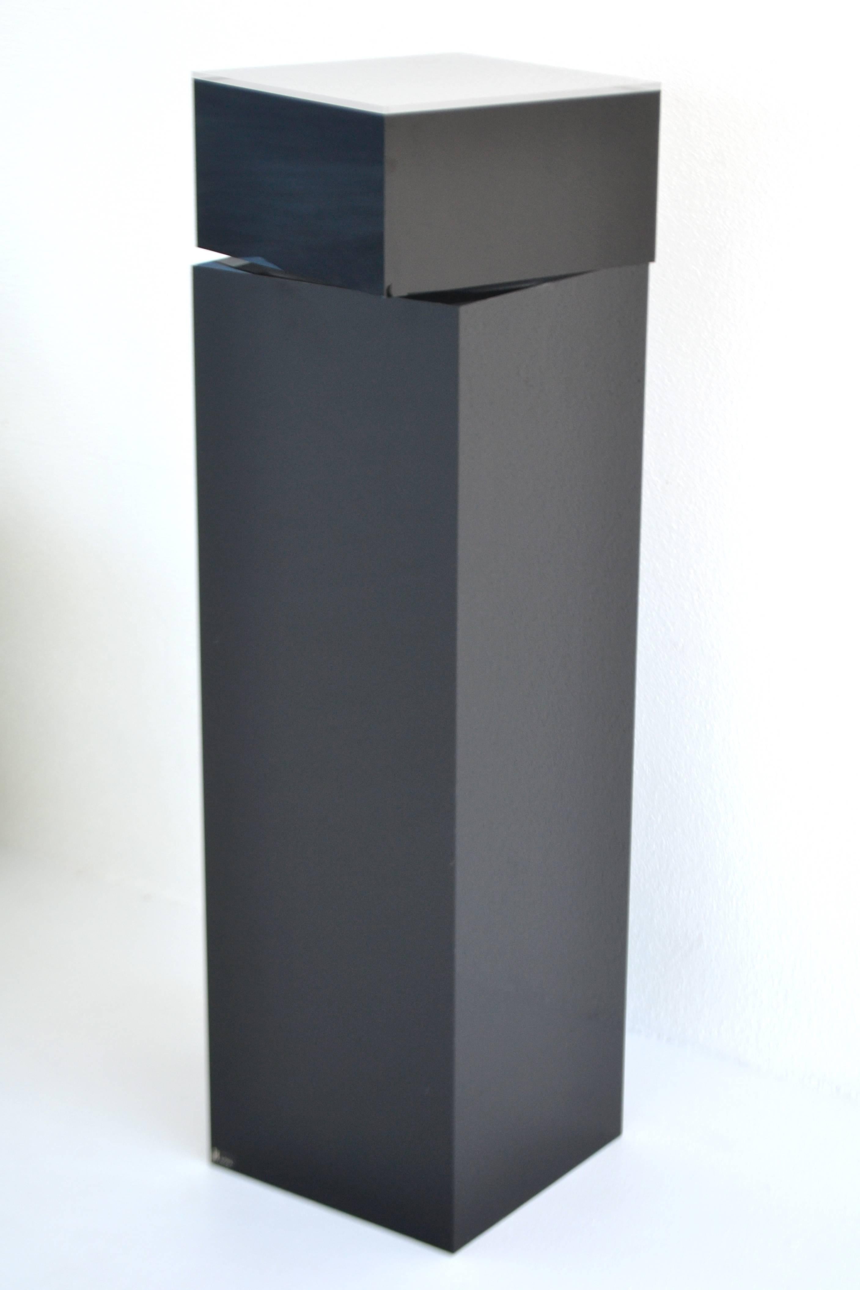 Postmodern Illuminated Lucite Pedestal by Haziza In Excellent Condition In West Palm Beach, FL