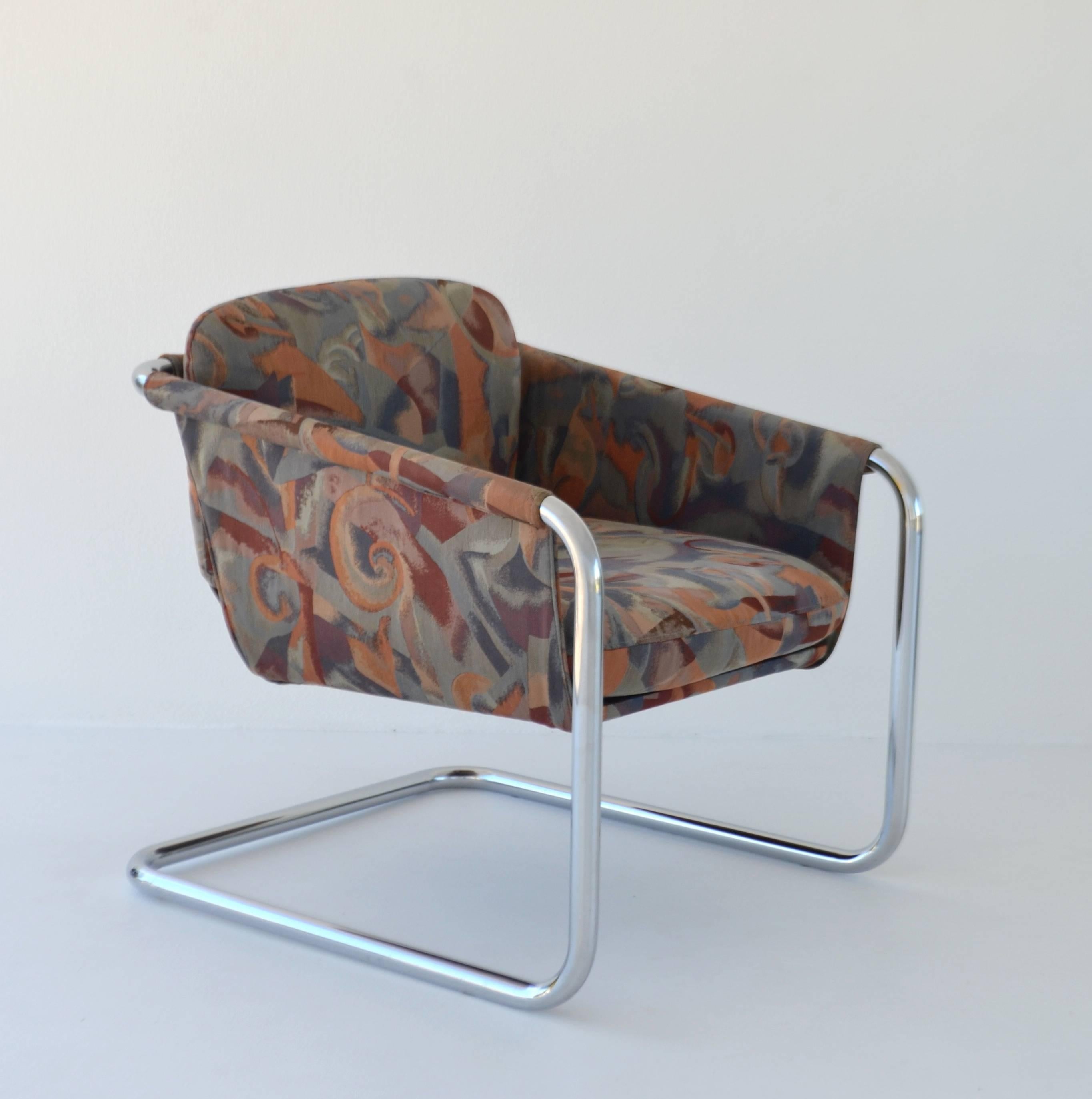 Post-Modern Pair of Postmodern Cantilevered Sling Form Lounge Chairs For Sale