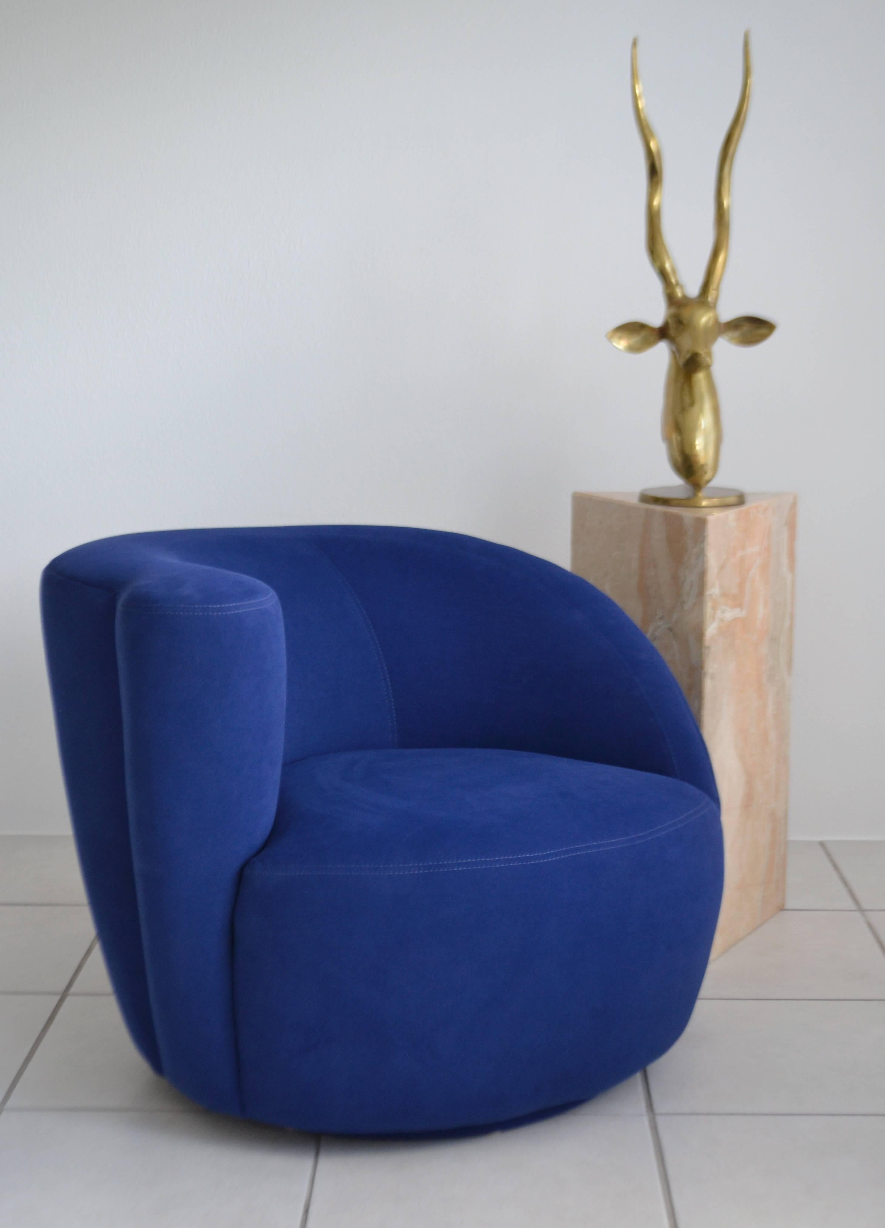 Striking pair of Postmodern sculptural Nautilus lounge chairs designed by Vladimir Kagan, circa 1980s. These glamorous swivel chairs / club chairs feature sloping, asymmetrical backs. The chair forms rest on an upholstered swivel base. These club