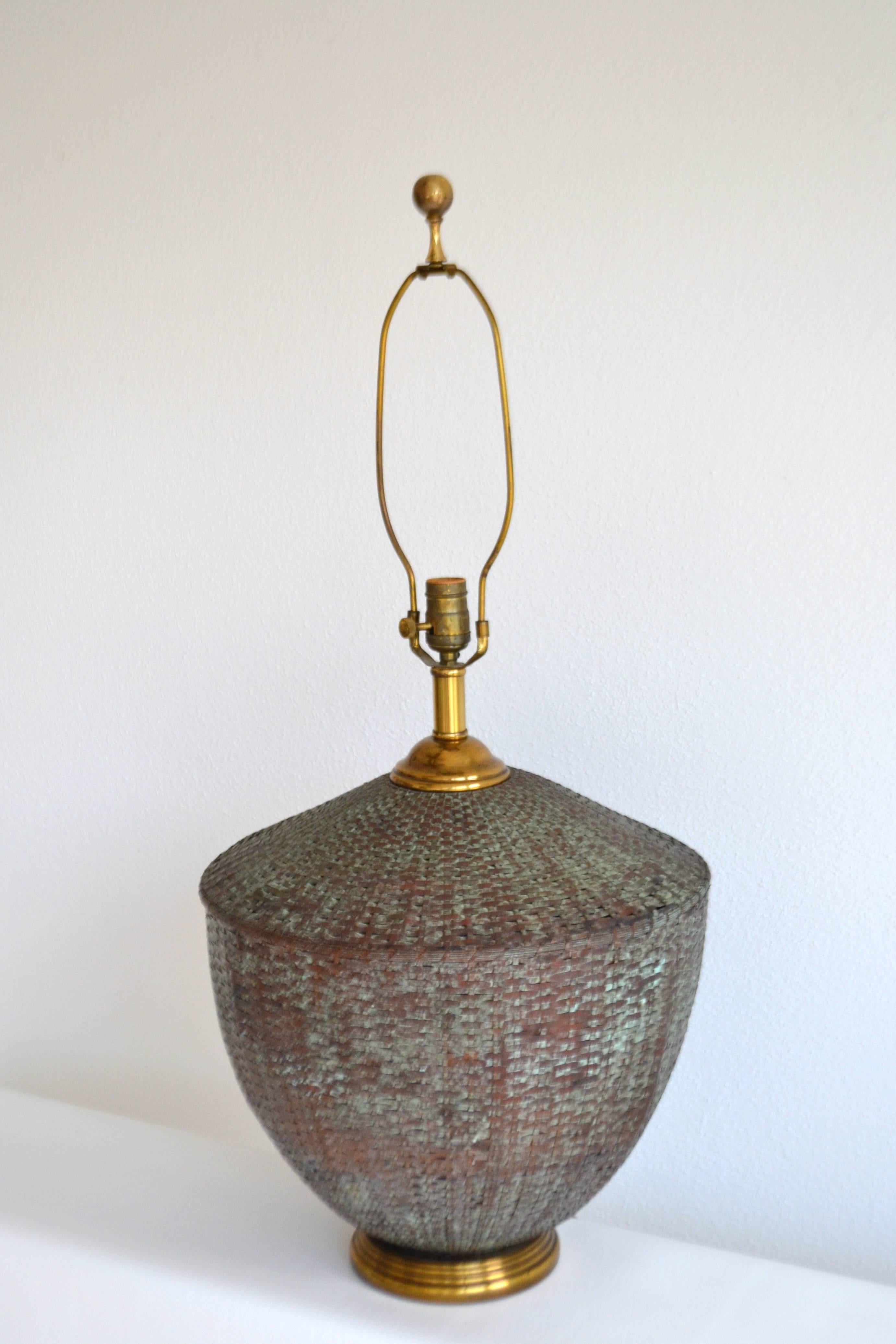 Hollywood Regency Woven Copper Basket Form Table Lamp For Sale