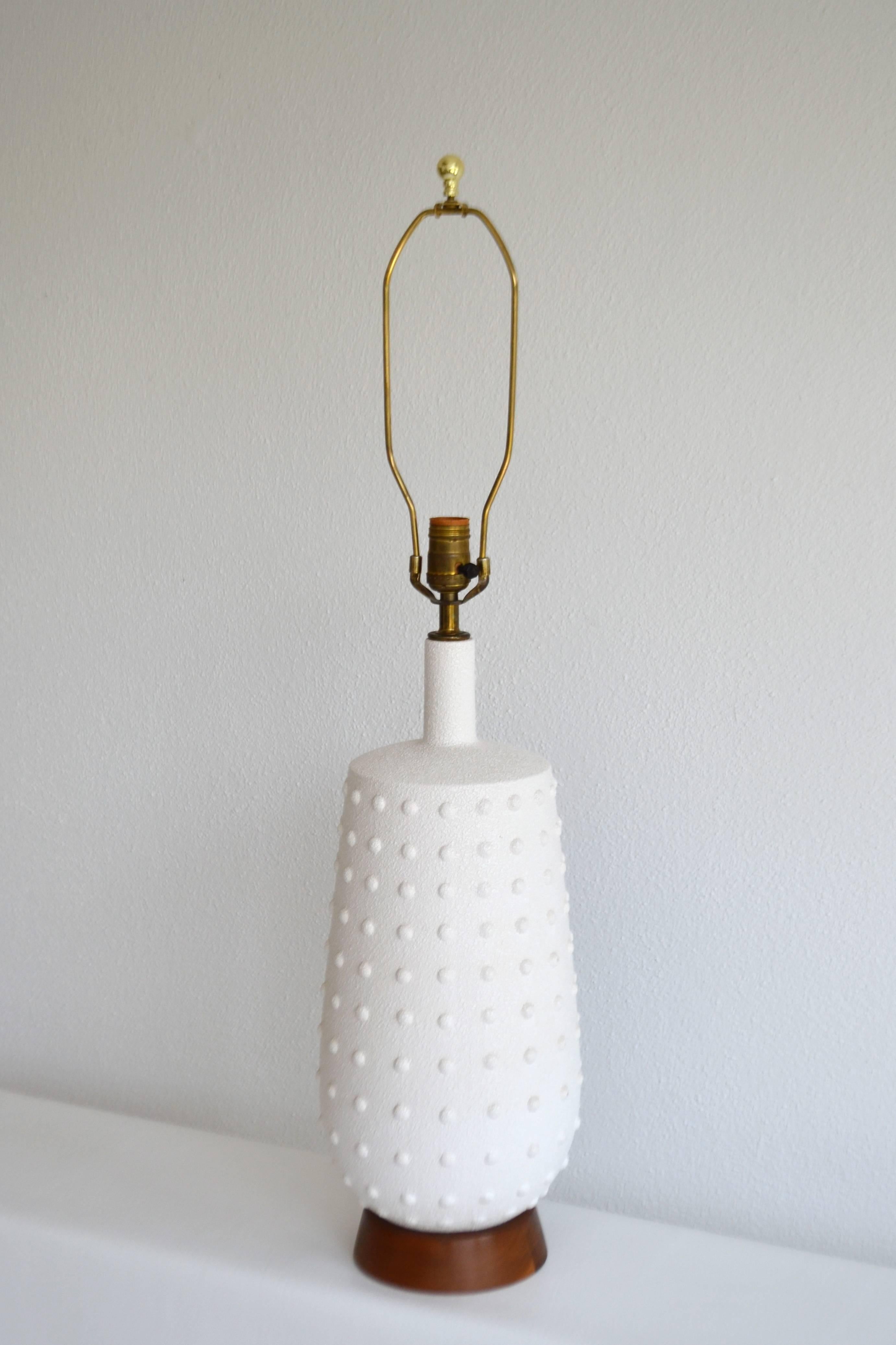Mid-Century Jar Form Table Lamp In Excellent Condition In West Palm Beach, FL