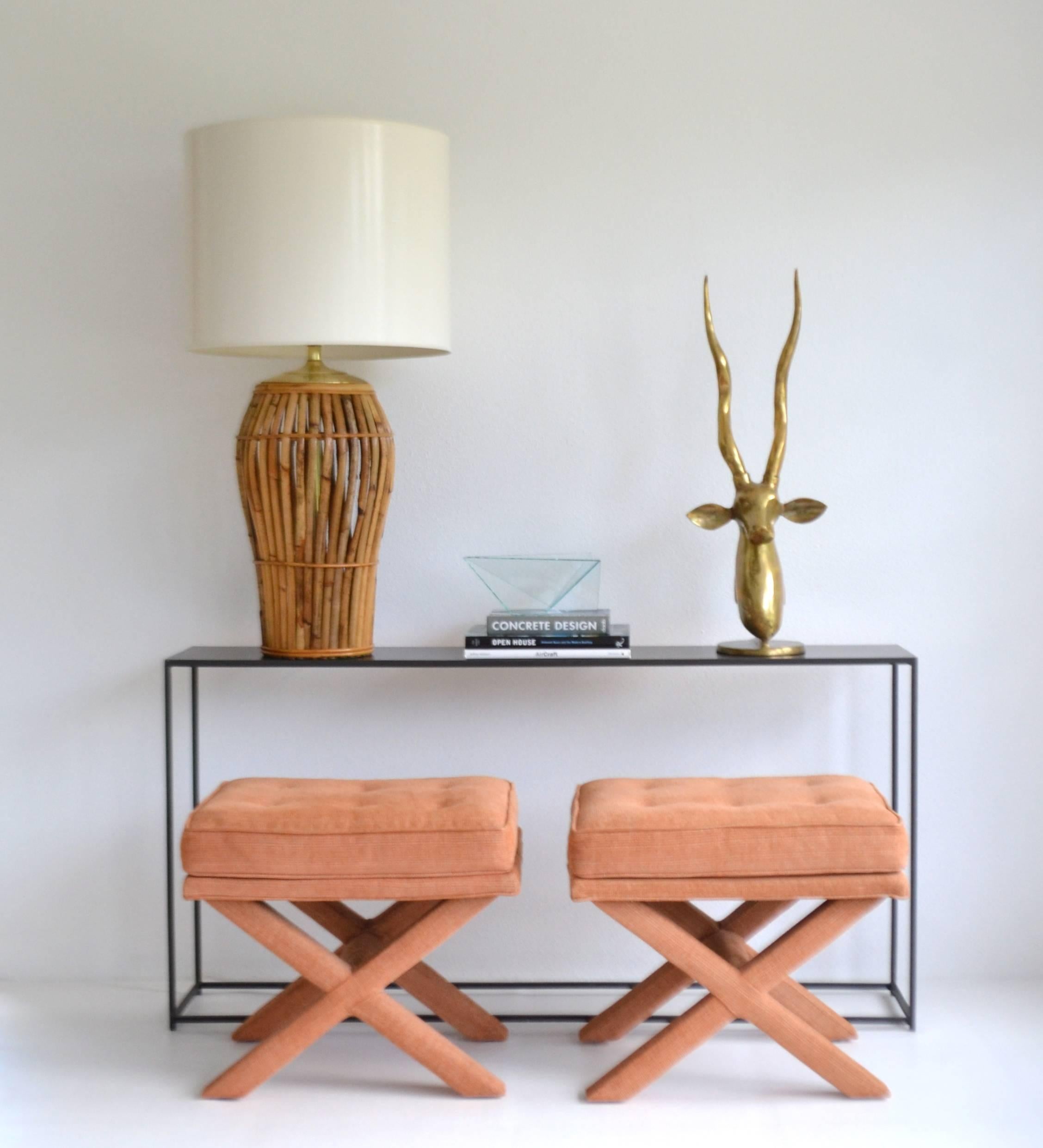 Striking midcentury split bamboo jar form table lamp, circa 1960s-1970s. Shade not included. Wired with brass fittings. The overall all measurements are 39