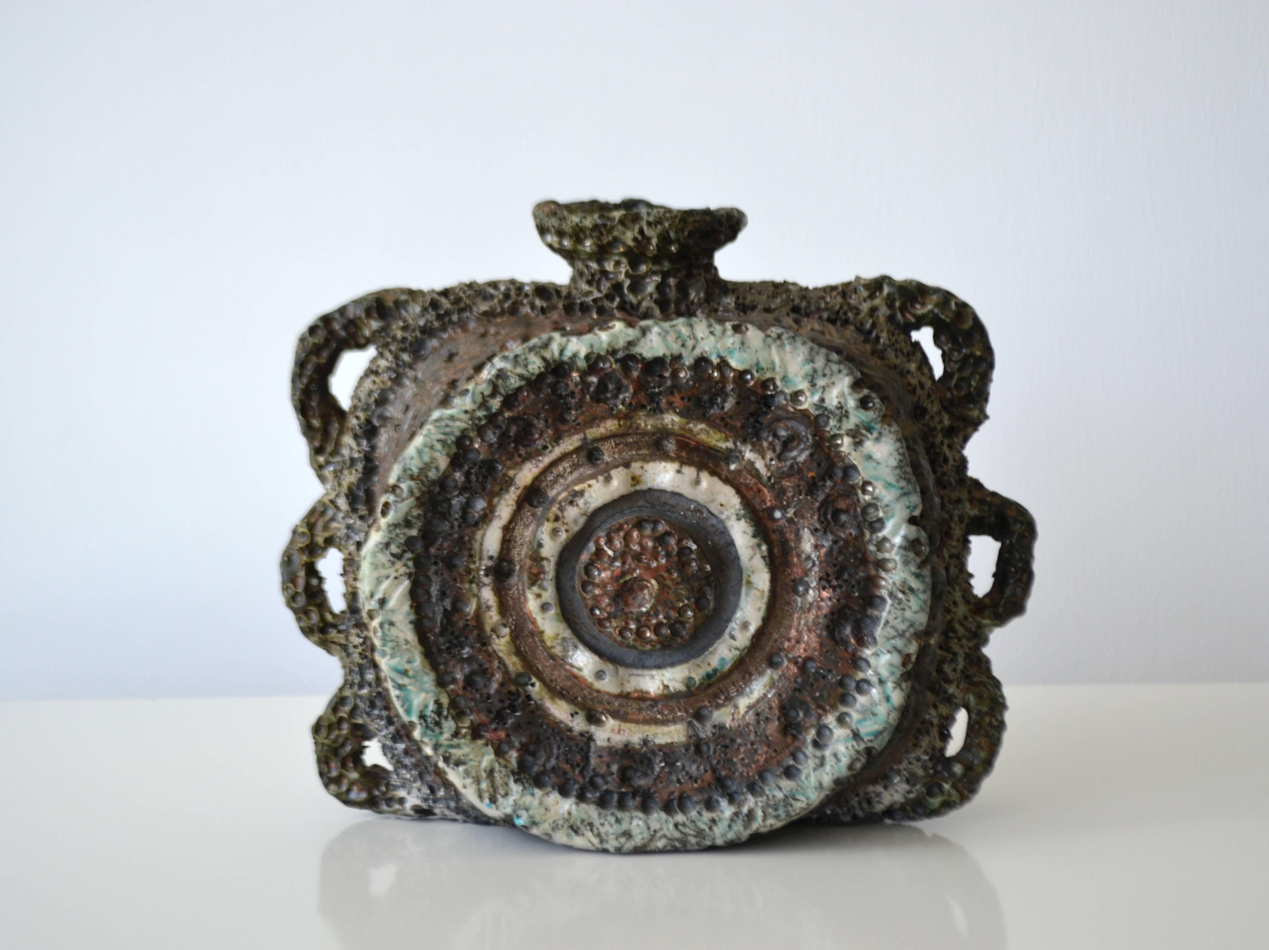 Midcentury Brutalist Inspired Sculptural Ceramic Vase (Moderne der Mitte des Jahrhunderts) im Angebot