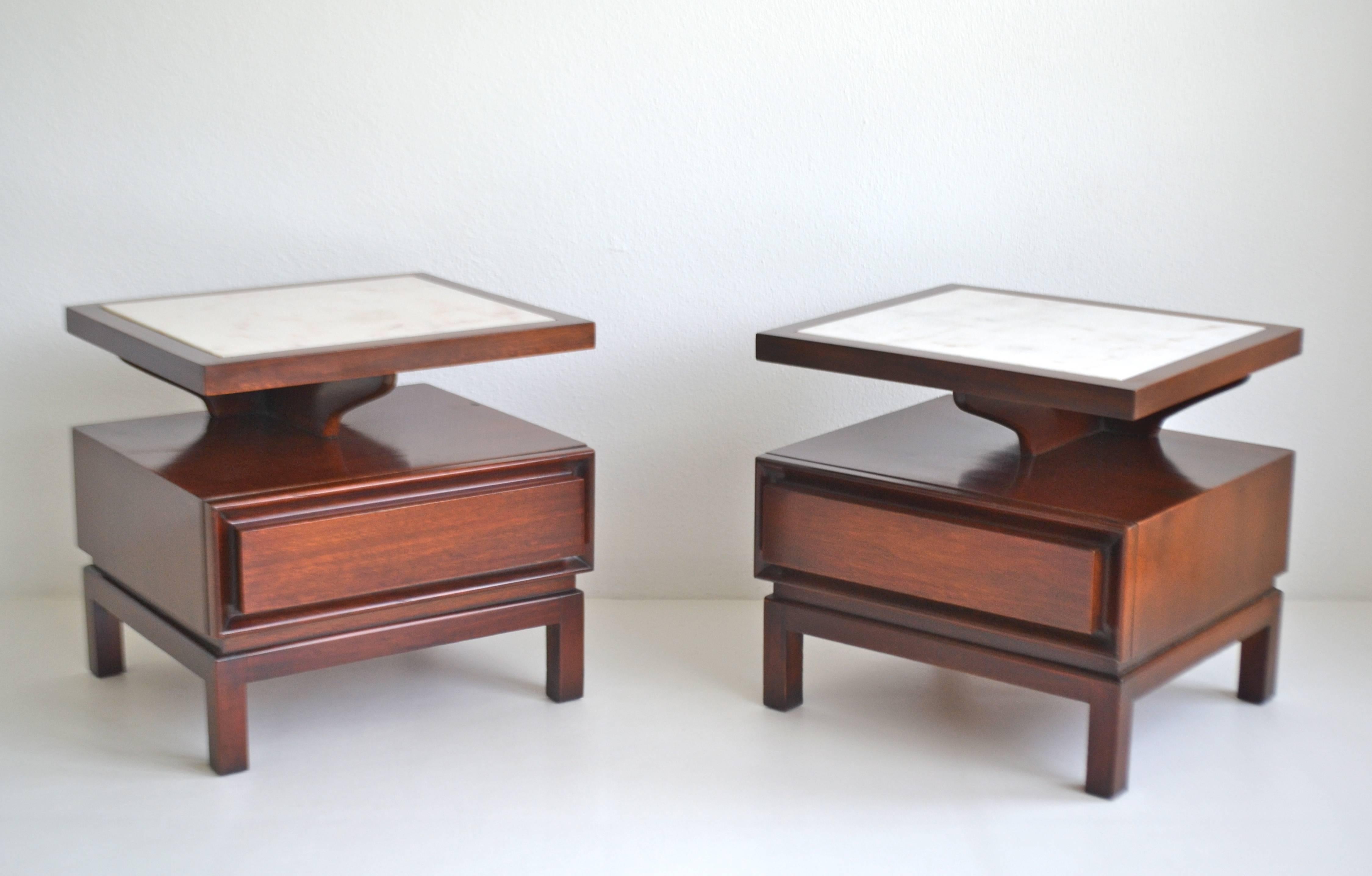 Pair of Midcentury Sculptural Side Tables (Moderne der Mitte des Jahrhunderts) im Angebot