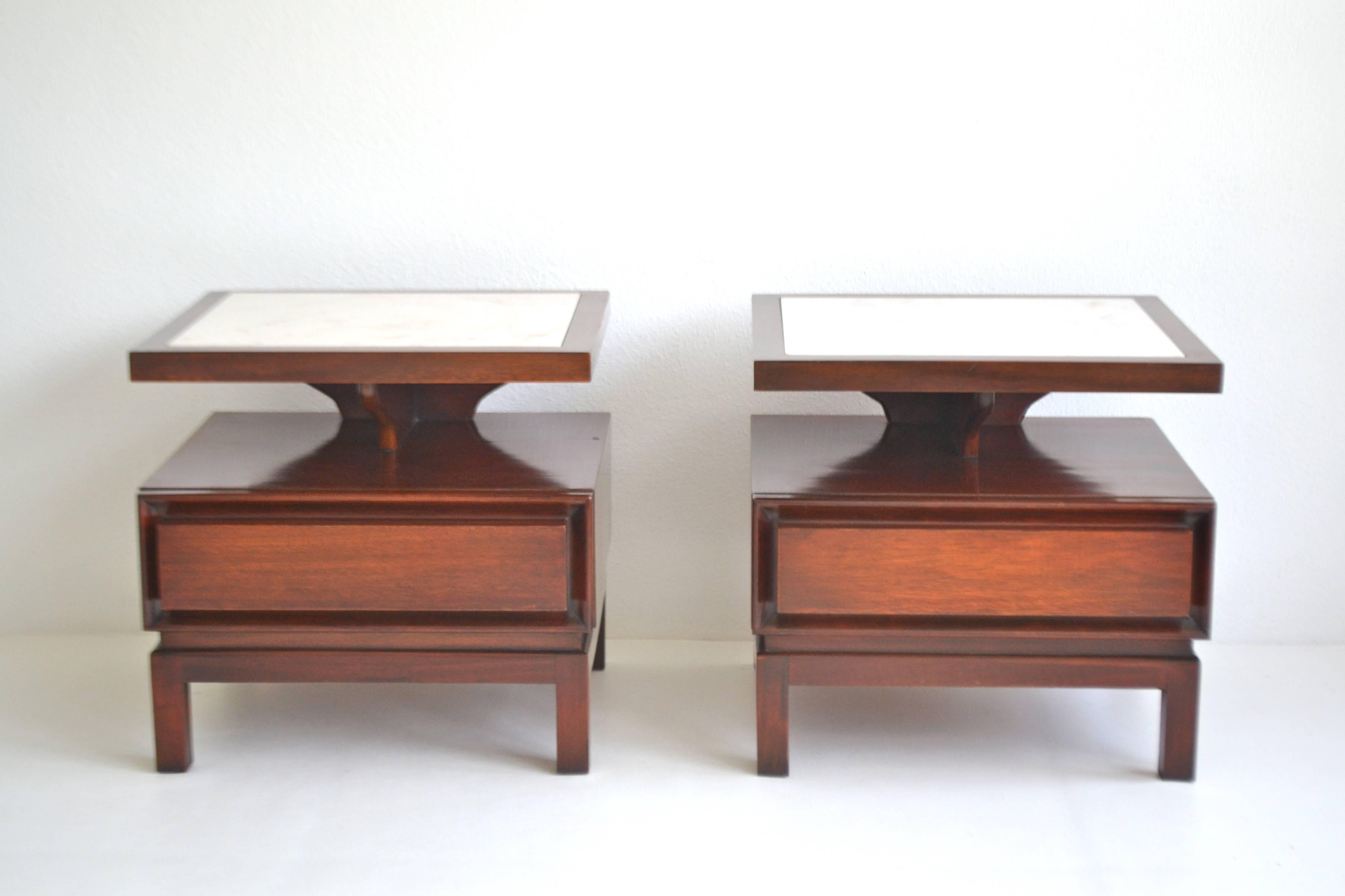 Pair of Midcentury Sculptural Side Tables (amerikanisch) im Angebot