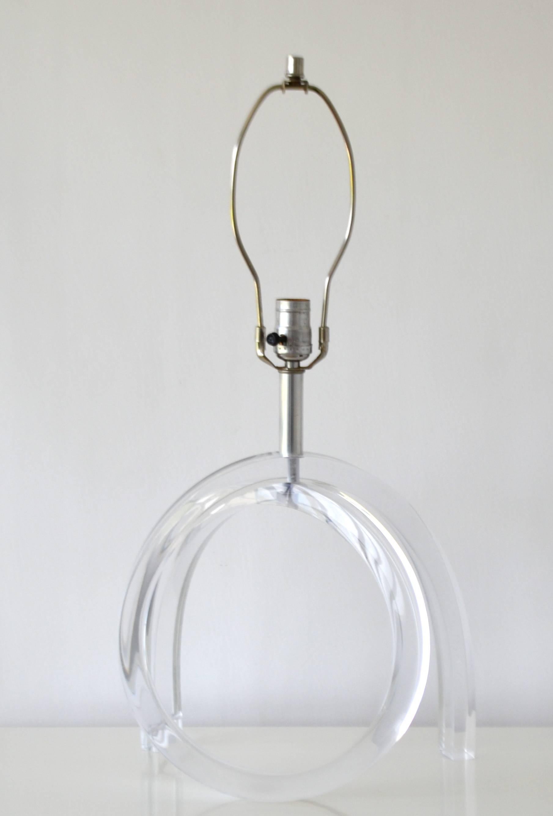Midcentury Clear Lucite Twist Form Table Lamp In Excellent Condition In West Palm Beach, FL