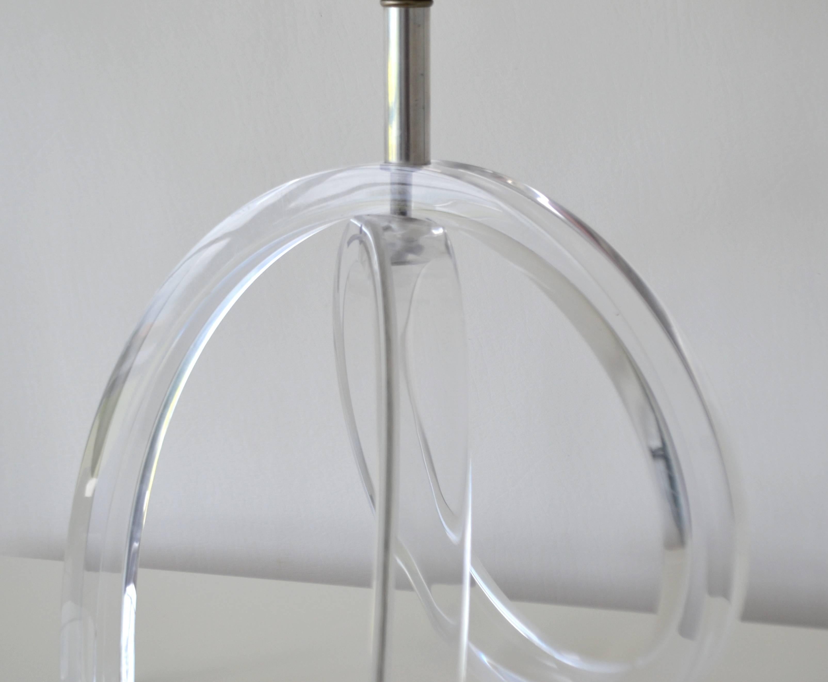 Midcentury Clear Lucite Twist Form Table Lamp 1