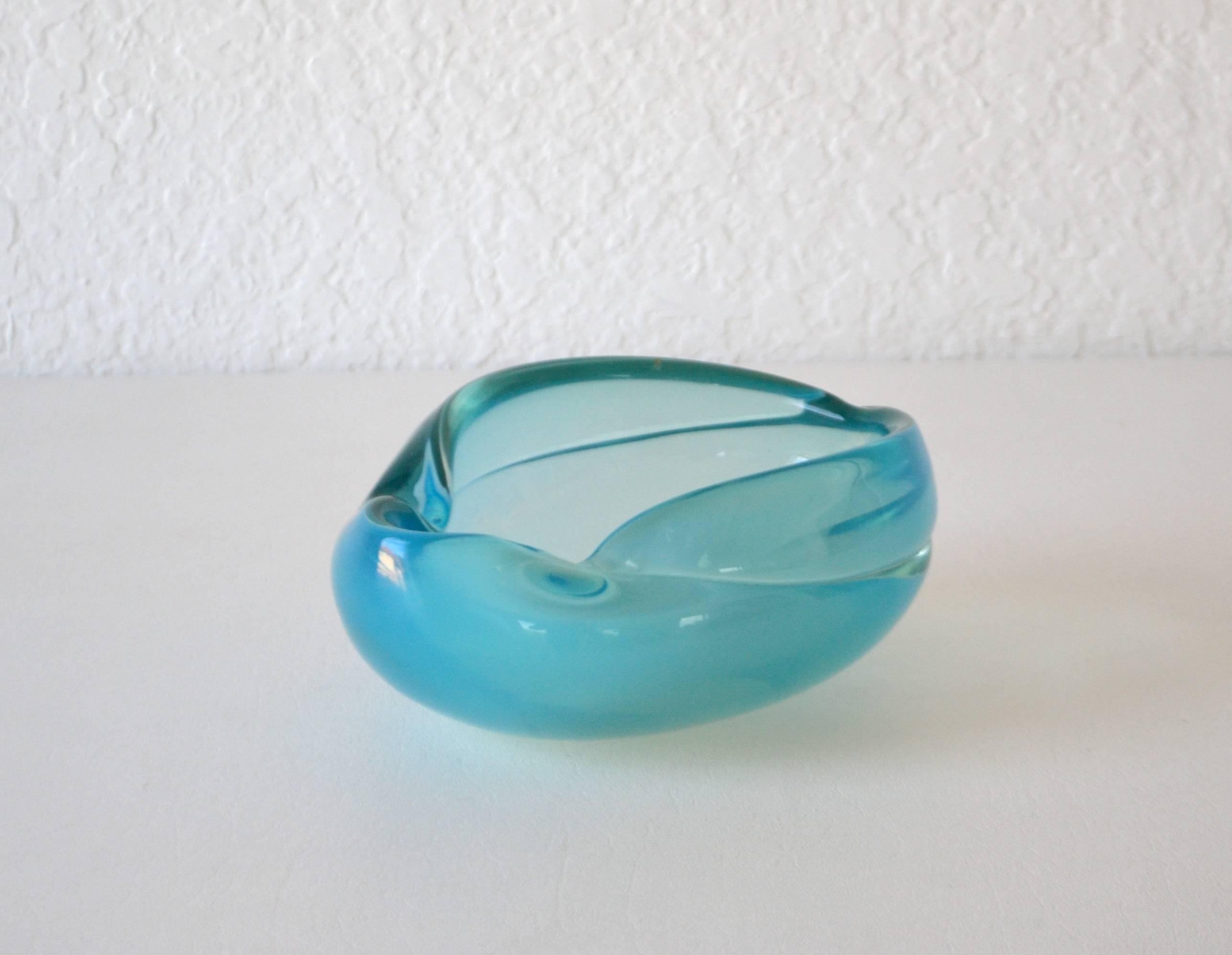 Midcentury Italian Blown Glass Bowl In Excellent Condition In West Palm Beach, FL