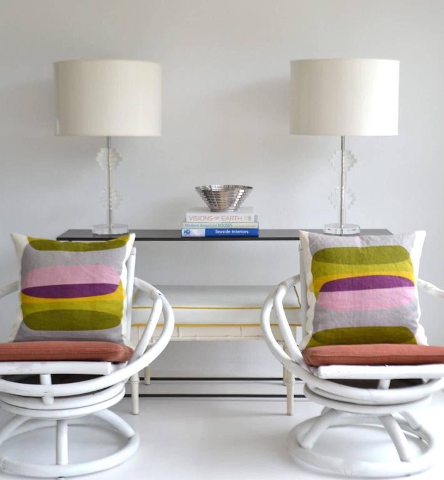 Metal Pair of Midcentury Stacked Lucite Table Lamps For Sale