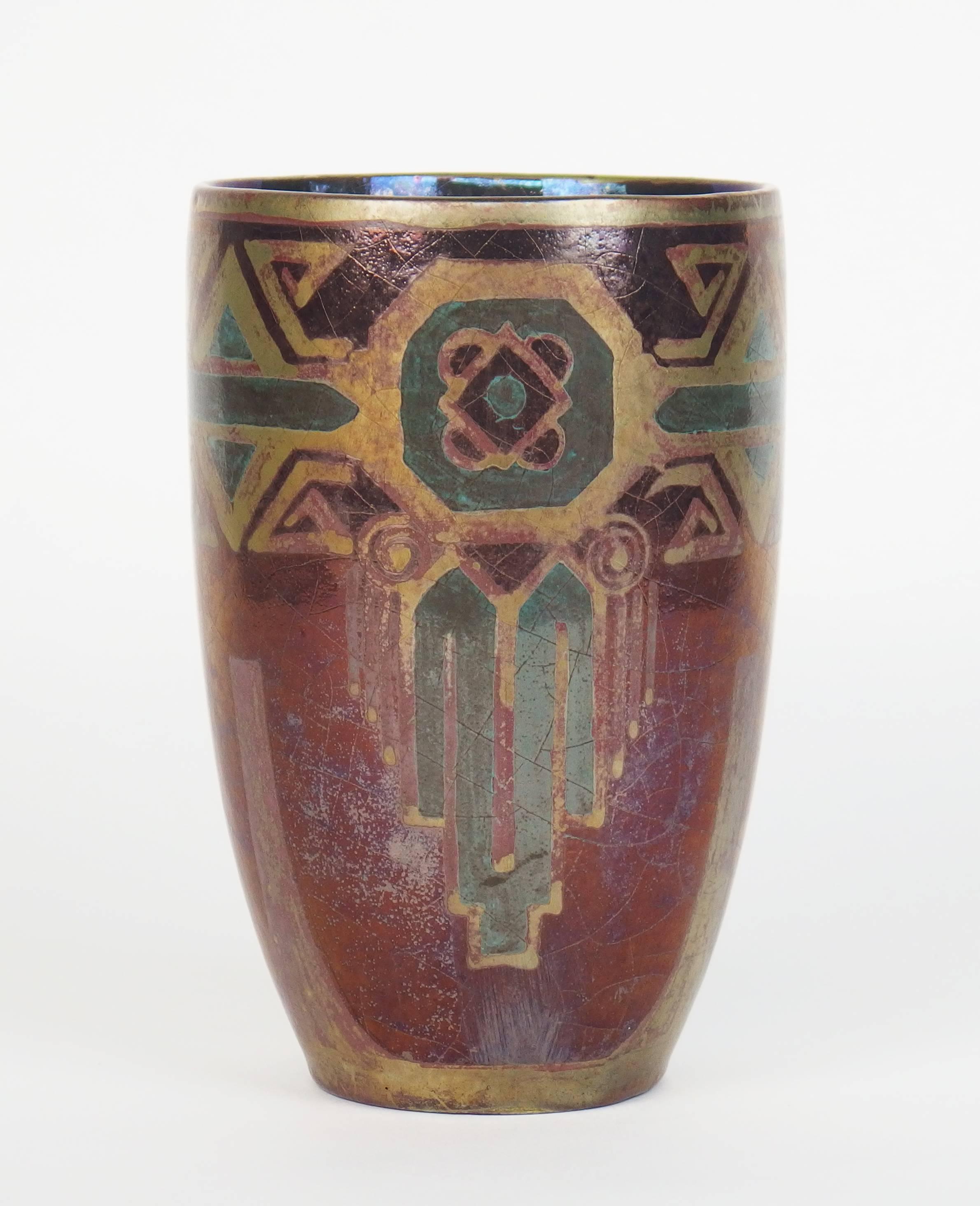 An iridescent ceramic vase with Art Deco decorations signed G Balon Blois.
This vase was made by Gaston Bruneau for Balon's workshop.
This workshop placed in Blois, was created in 1862 and closed in 1953.