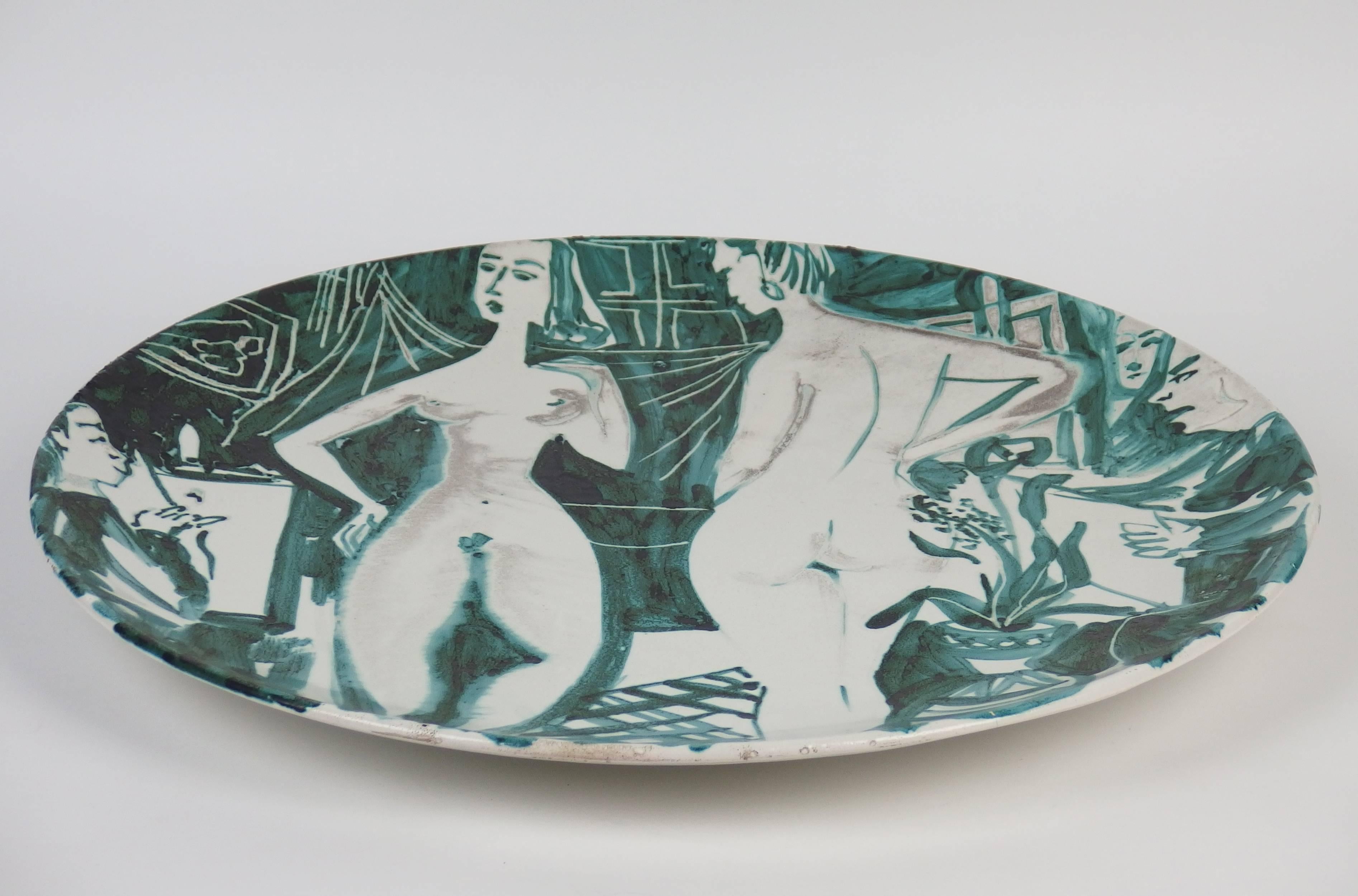 Exceptional decorative glazed earthenware wall hung plate with copper oxide engraved decorations depicting a drawing studio scene. Signed.
Robert Picault (1919-2000) created his workshop in Vallauris in 1945. He participated to numerous