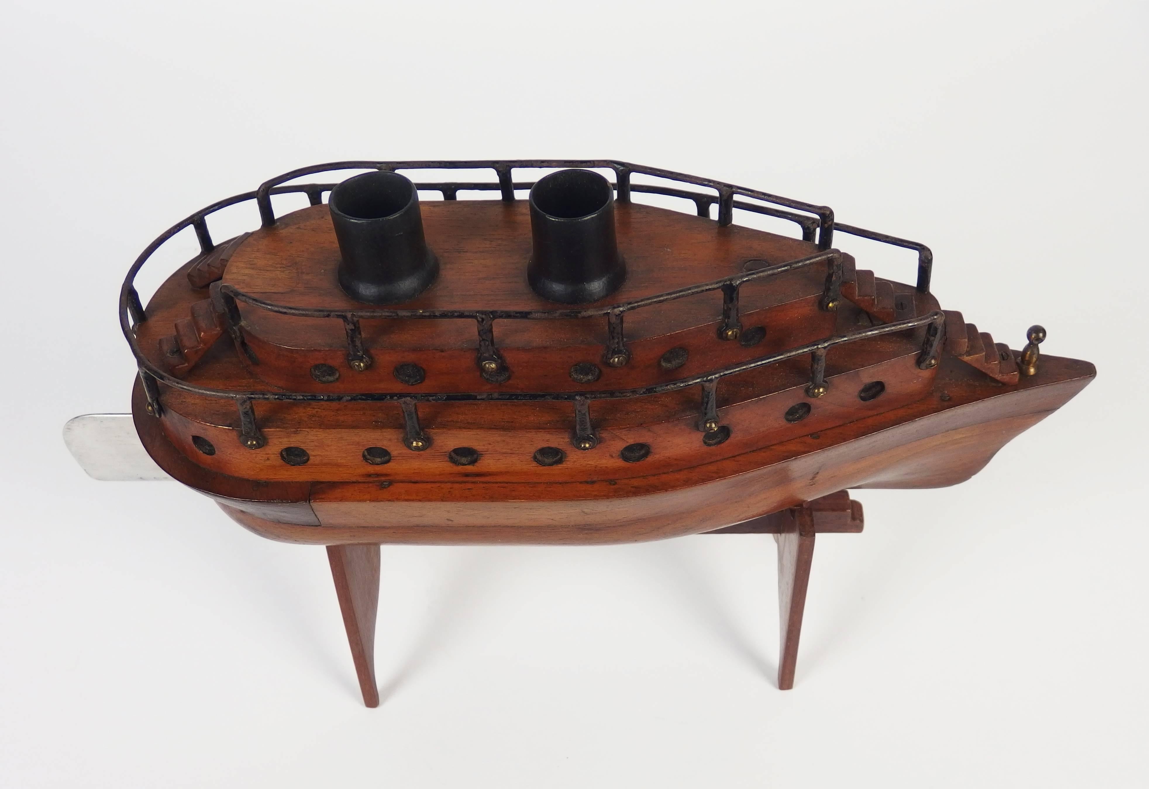 Folk Art Boat Model In Good Condition For Sale In Janvry, Essonne