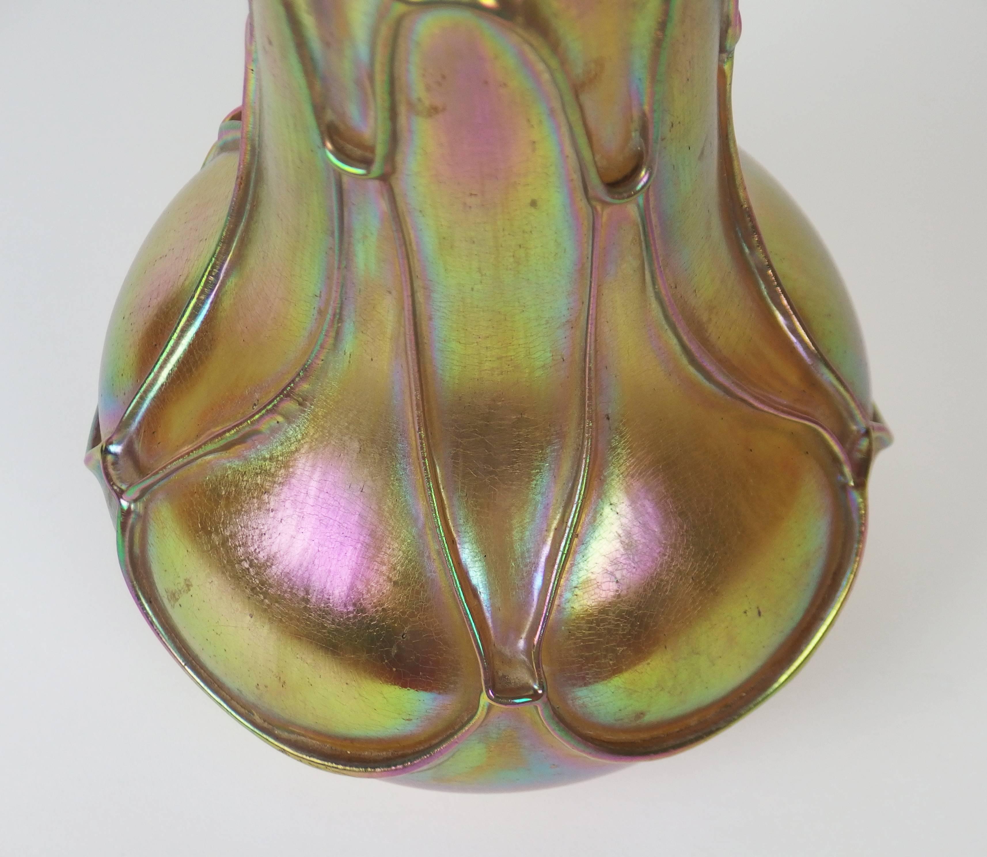 Iridescent Glass Vase by Loetz In Good Condition In Janvry, Essonne